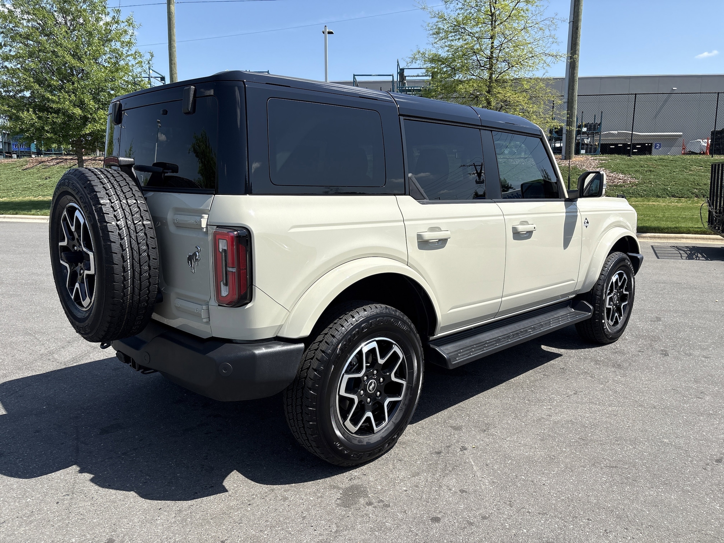 2025 Ford Bronco Outer Banks photo 3
