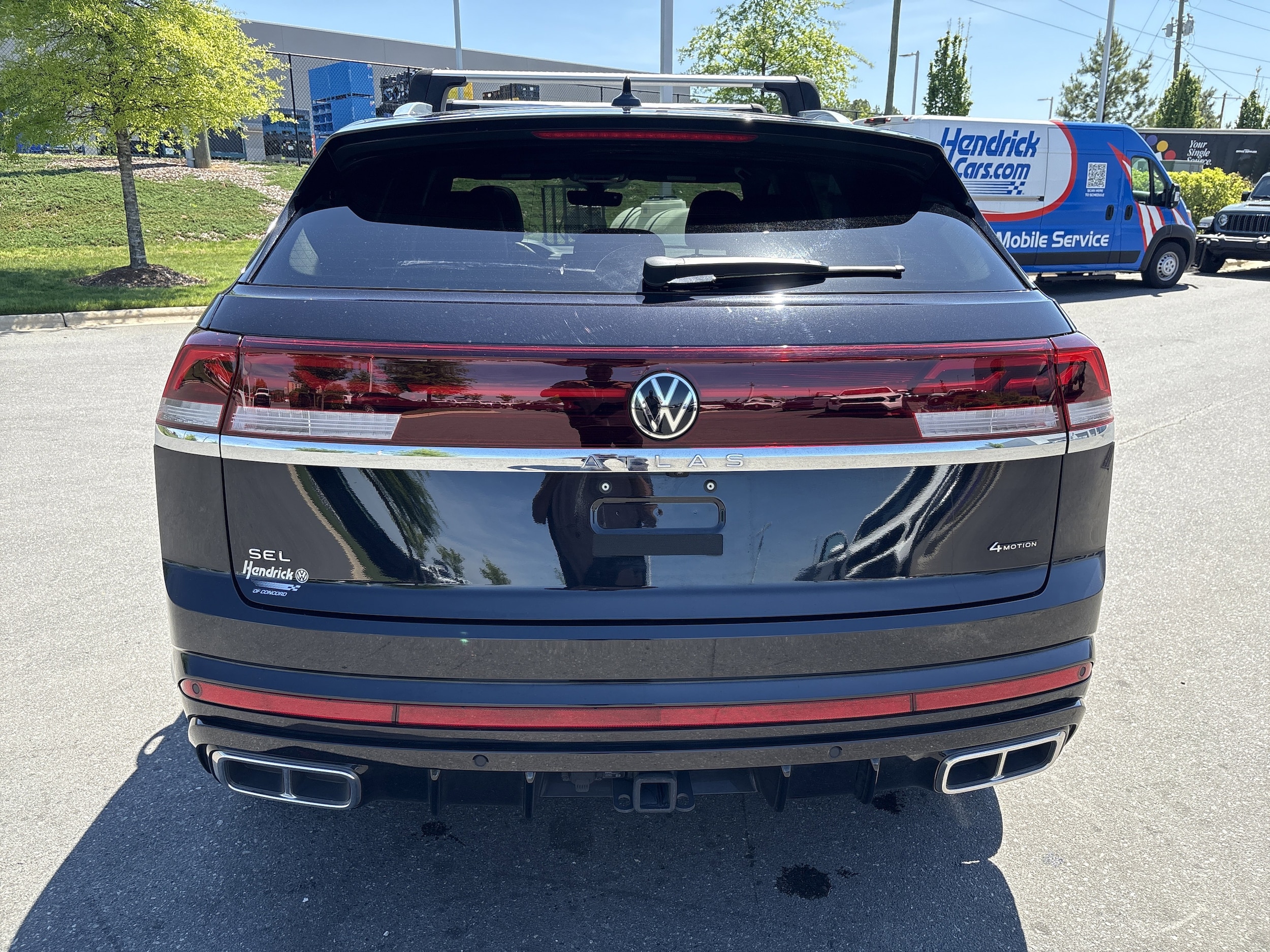 2024 Volkswagen Atlas Cross Sport 2.0T SEL Premium R-Line photo 3