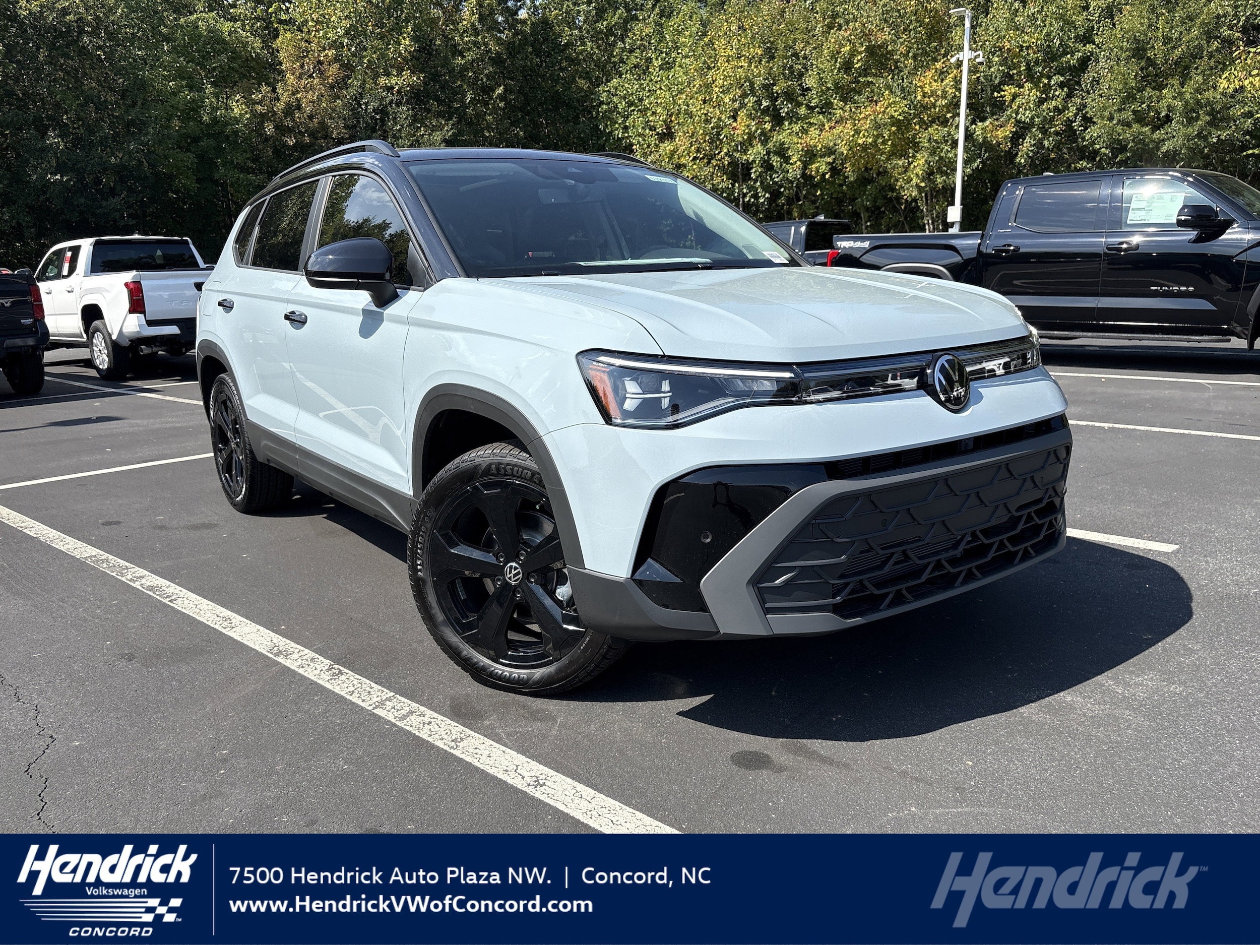 2025 Volkswagen Taos SE Black's photo