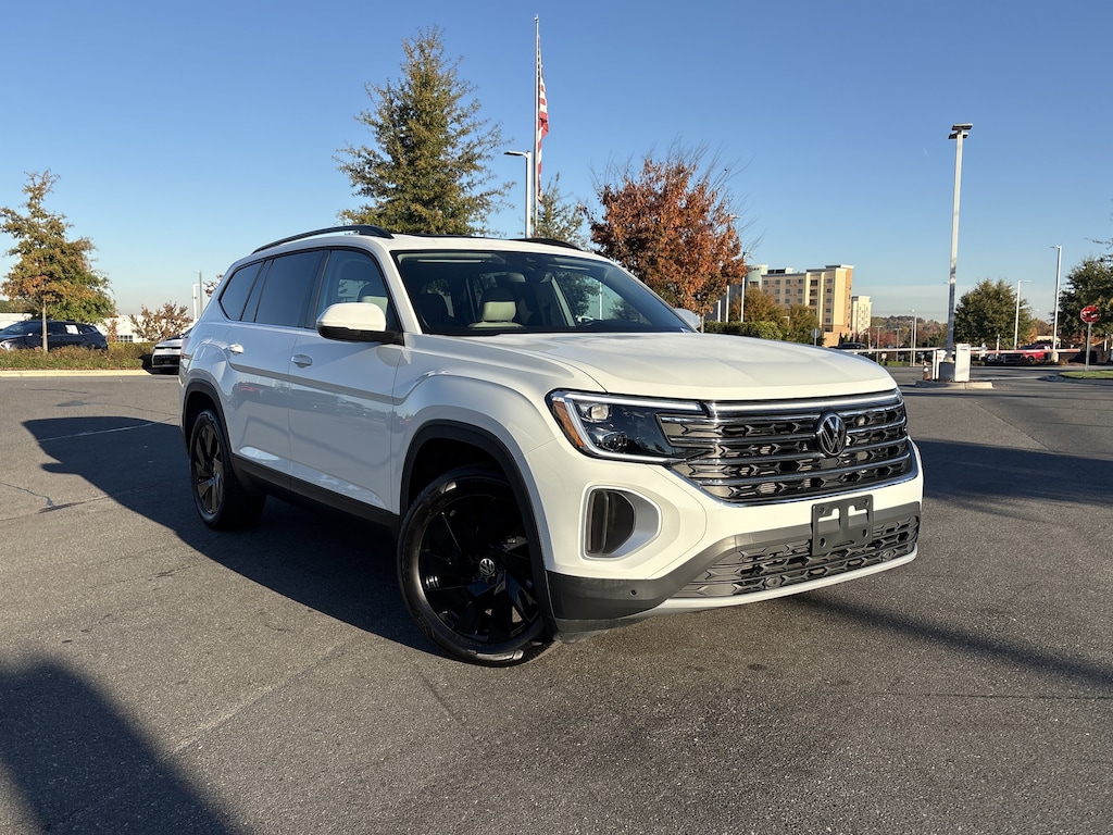 Certified 2025 Volkswagen Atlas 2.0T SE w/Technology SUV