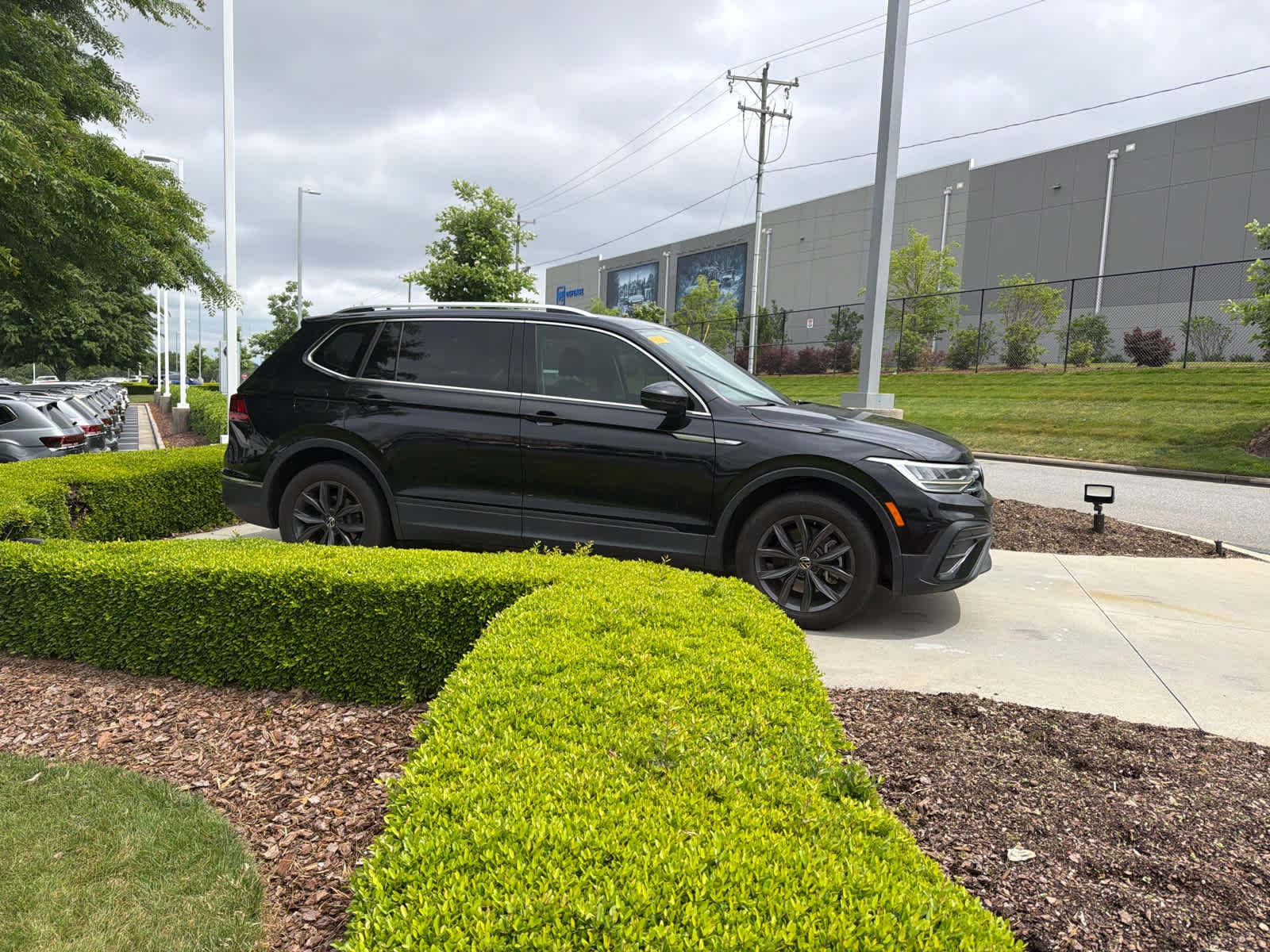 2023 Volkswagen Tiguan 2.0T SE photo 4