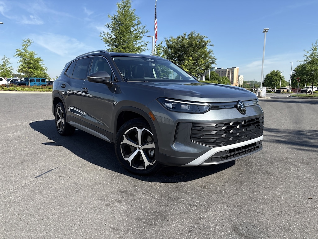 Certified 2025 Volkswagen Tiguan 2.0T SE SUV