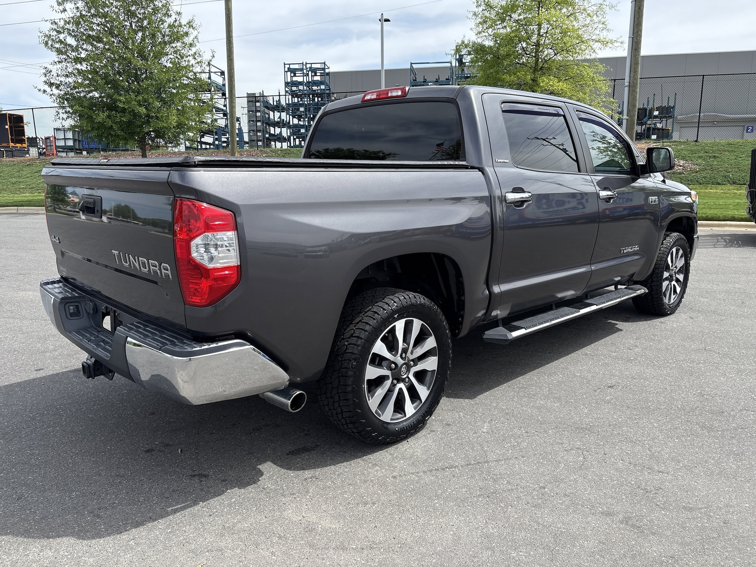 2018 Toyota Tundra Limited 5.7L V8 w/FFV photo 3
