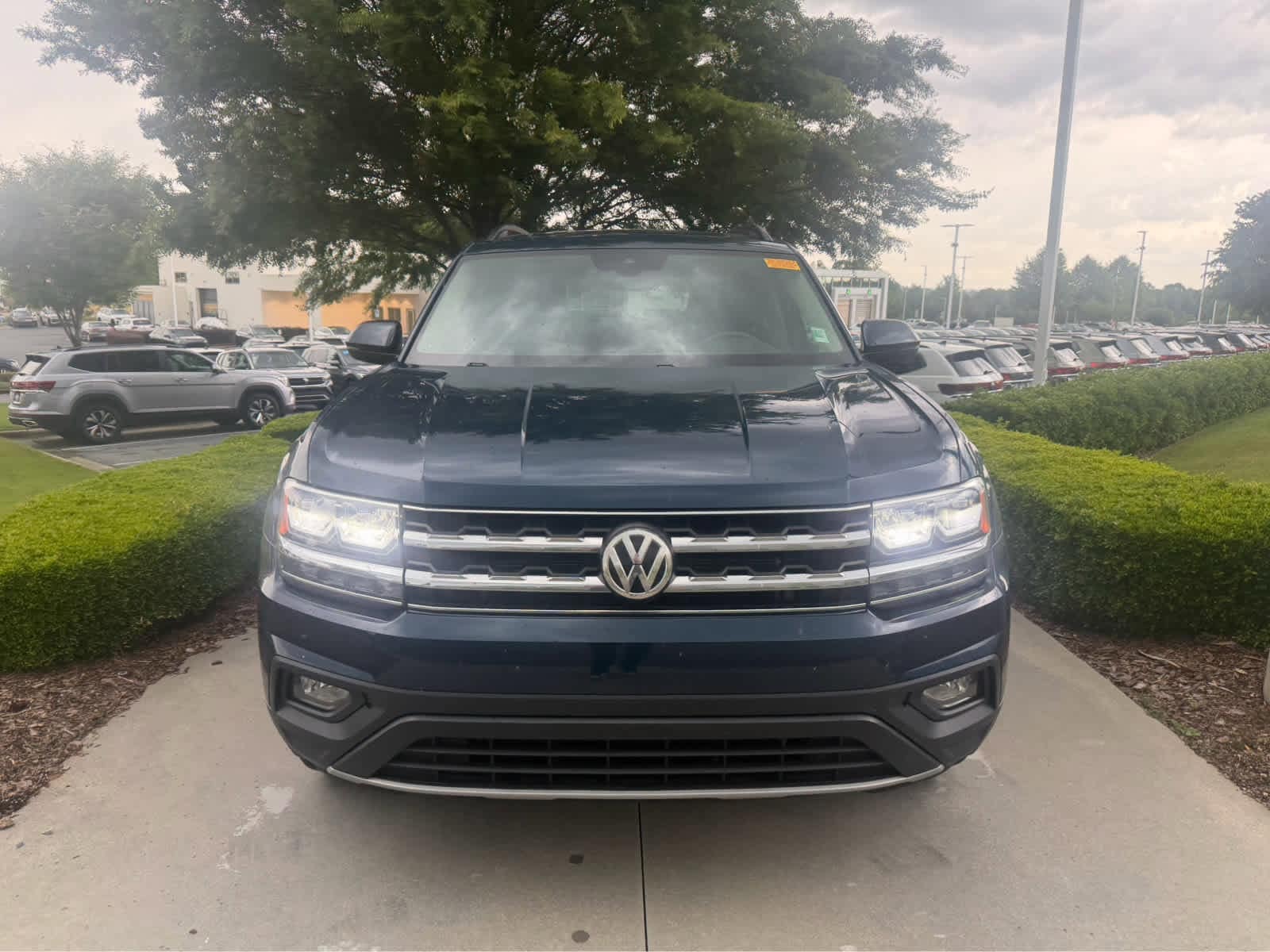 2020 Volkswagen Atlas 2.0T SE w/Technology photo 3