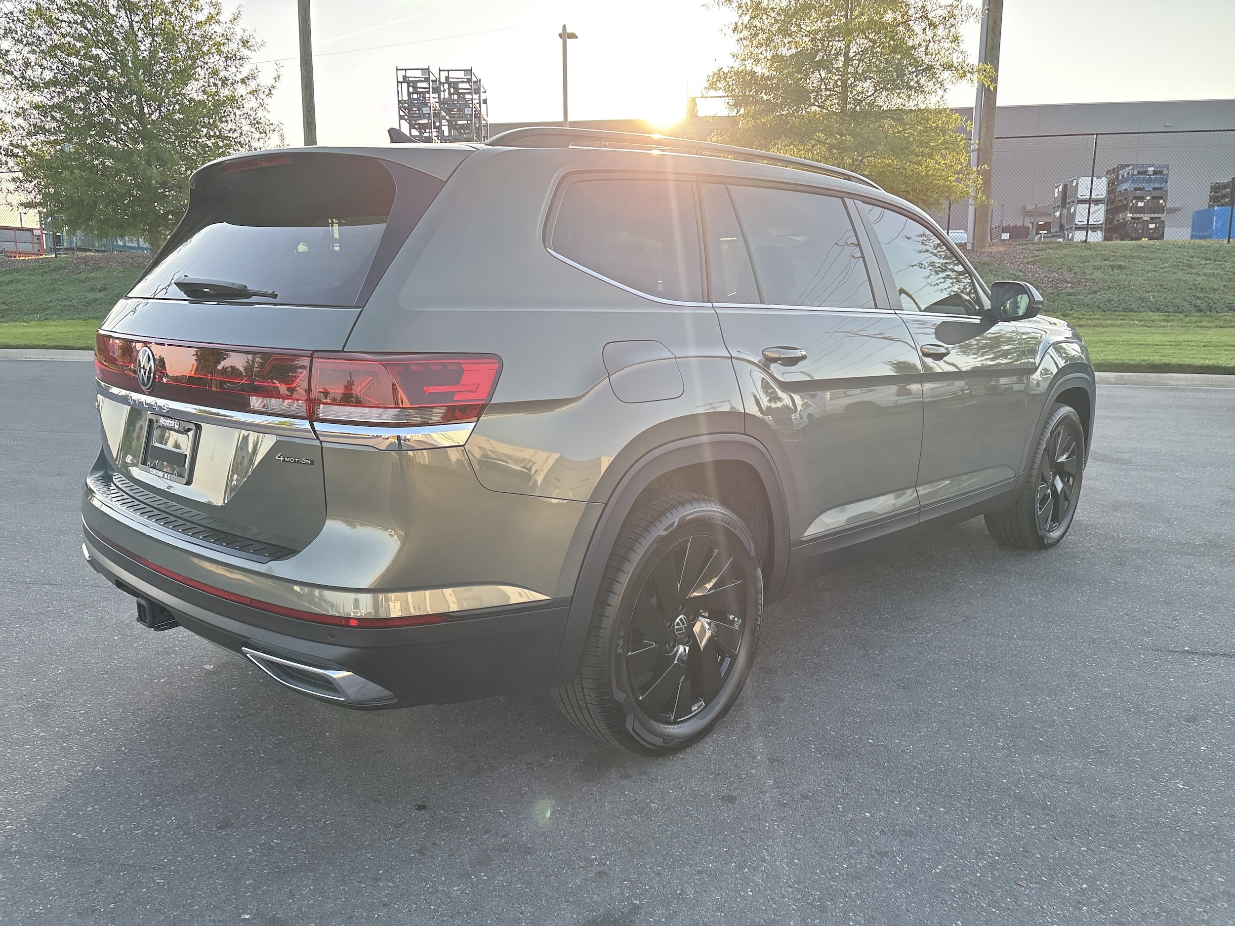 2026 Volkswagen Atlas 2.0T SE w/Technology photo 3