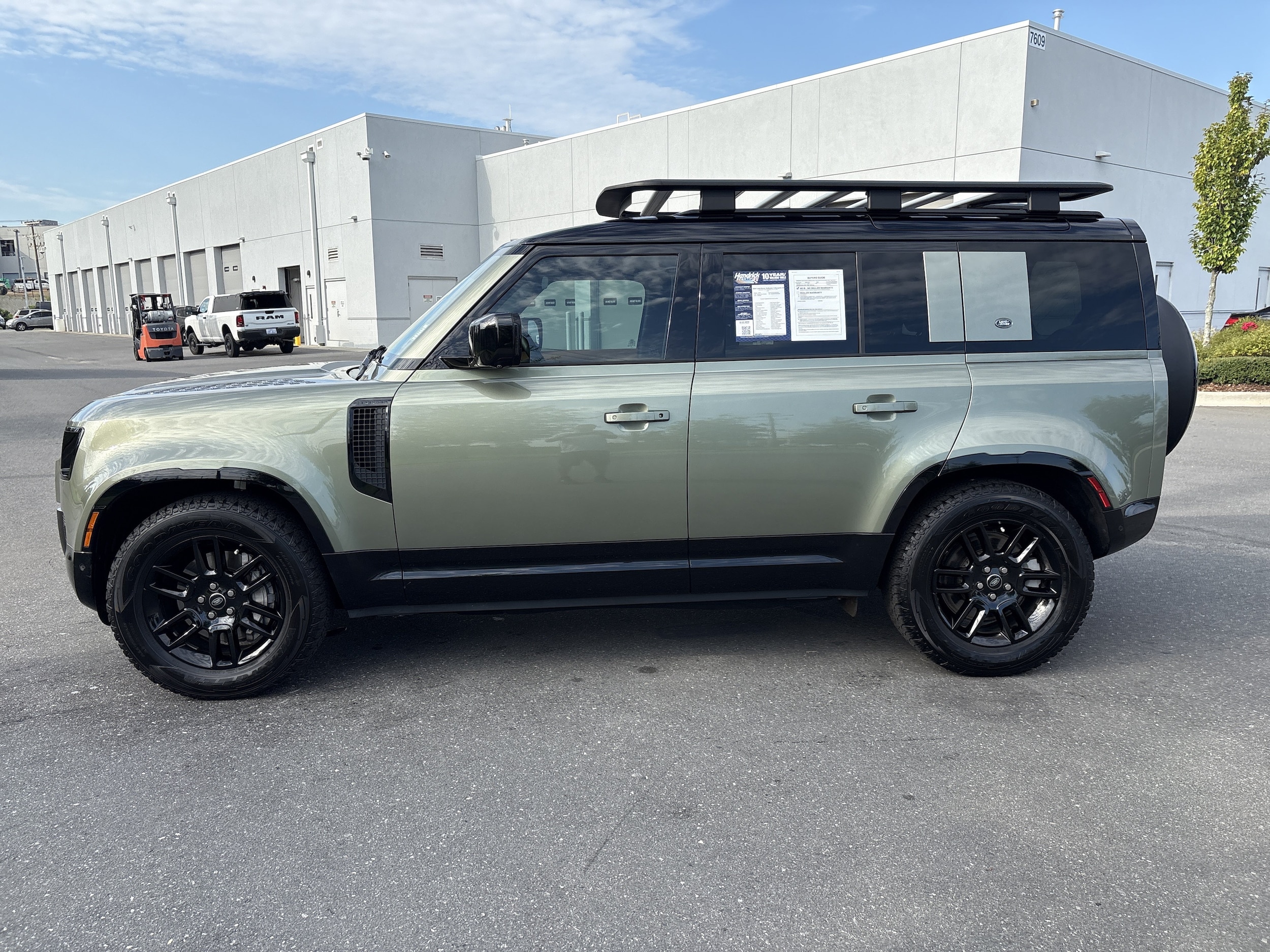 2024 Land Rover Defender 110 X-Dynamic SE