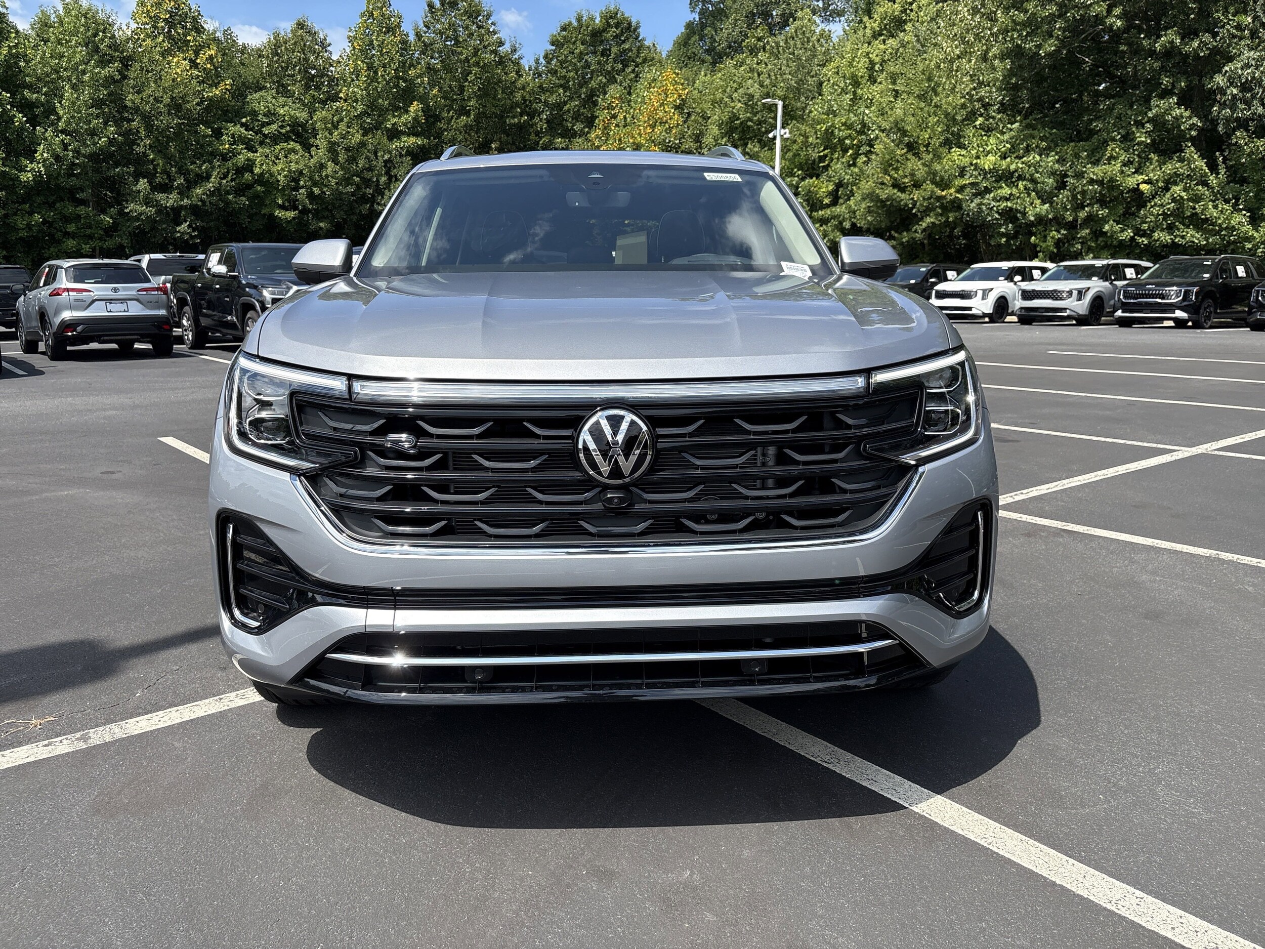 2025 Volkswagen Atlas SEL Premium R-Line photo 2