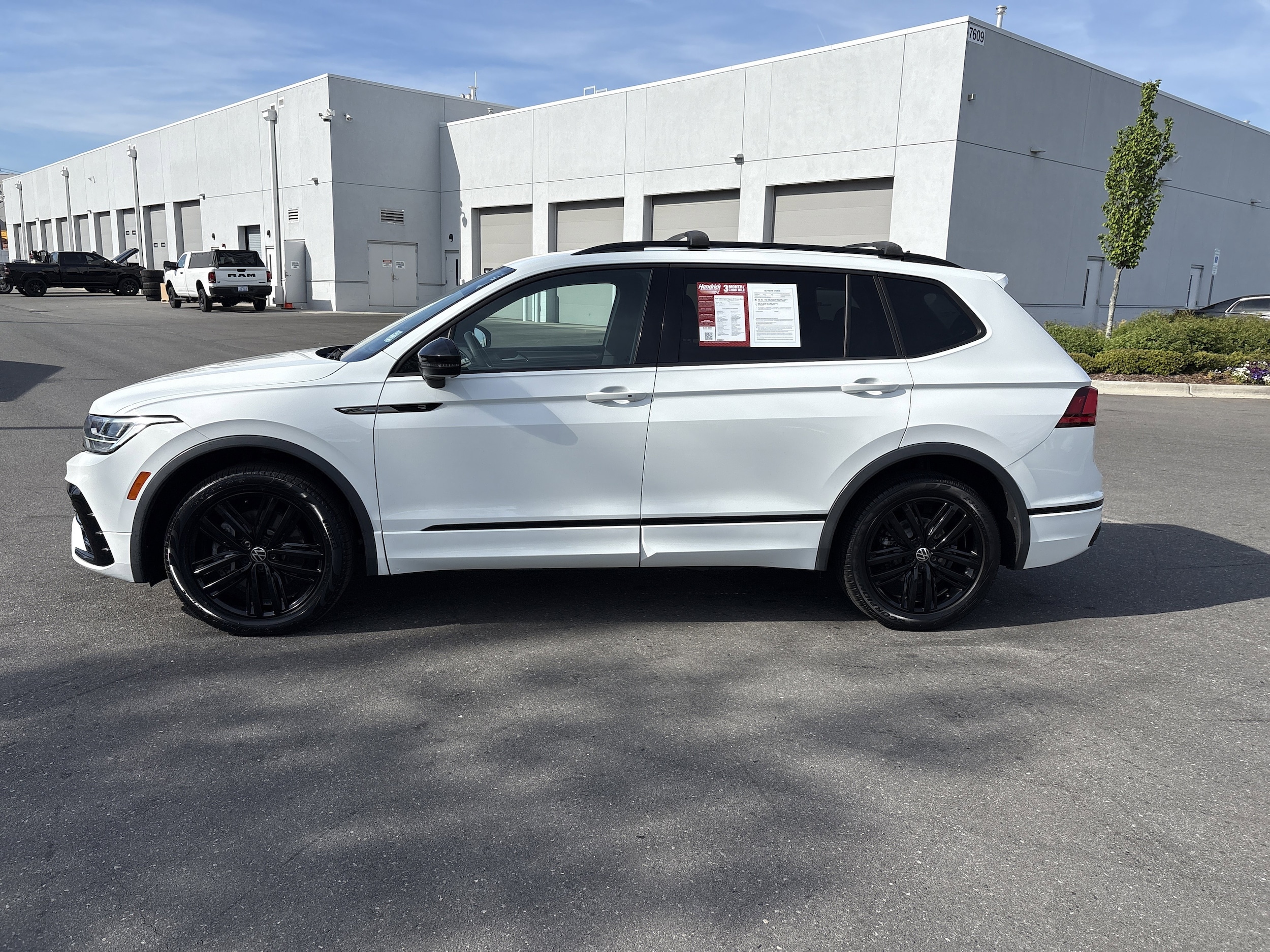 2022 Volkswagen Tiguan 2.0T SE R-Line Black photo 5