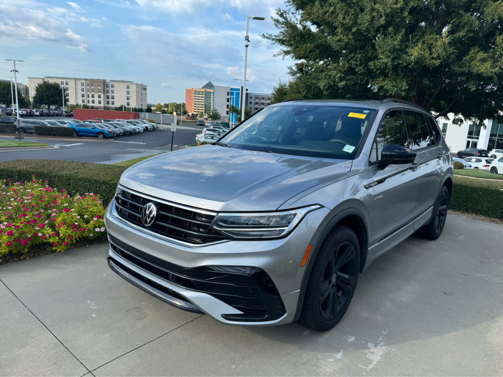 2024 Volkswagen Tiguan SE R-Line Black photo 2