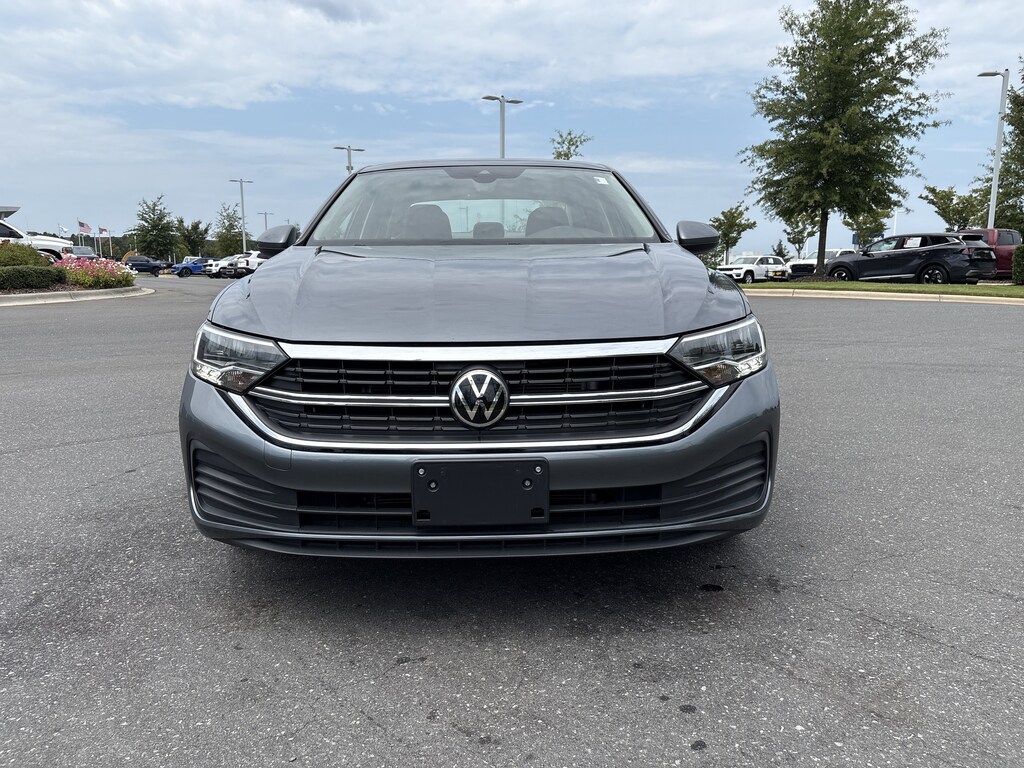 Certified 2022 Volkswagen Jetta 1.5T SE Sedan