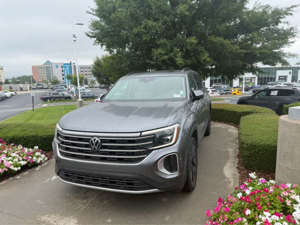 Used 2024 Volkswagen Atlas 2.0T SE w/Technology SUV
