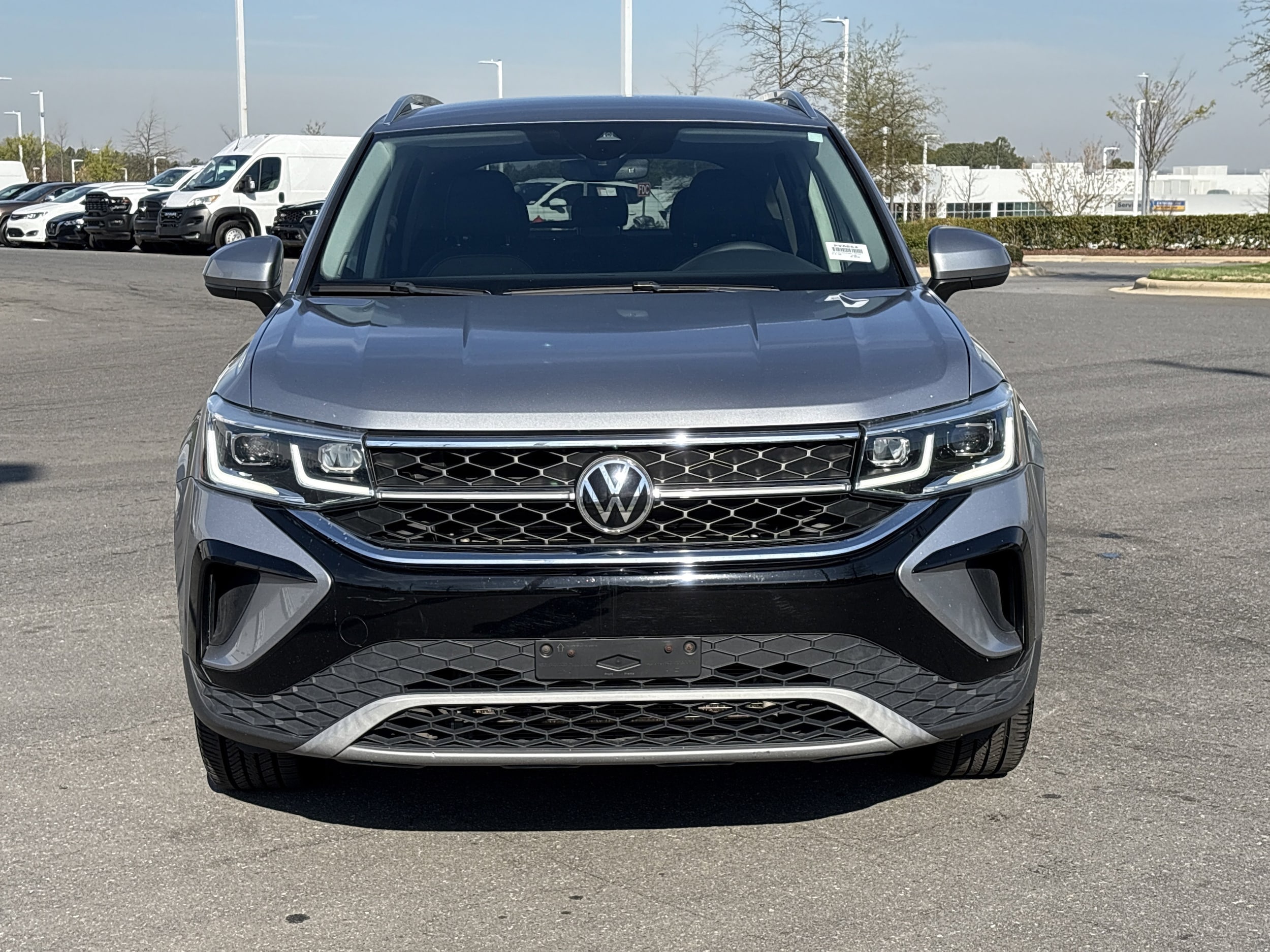 2022 Volkswagen Taos 1.5T SEL 4MOTION photo 2