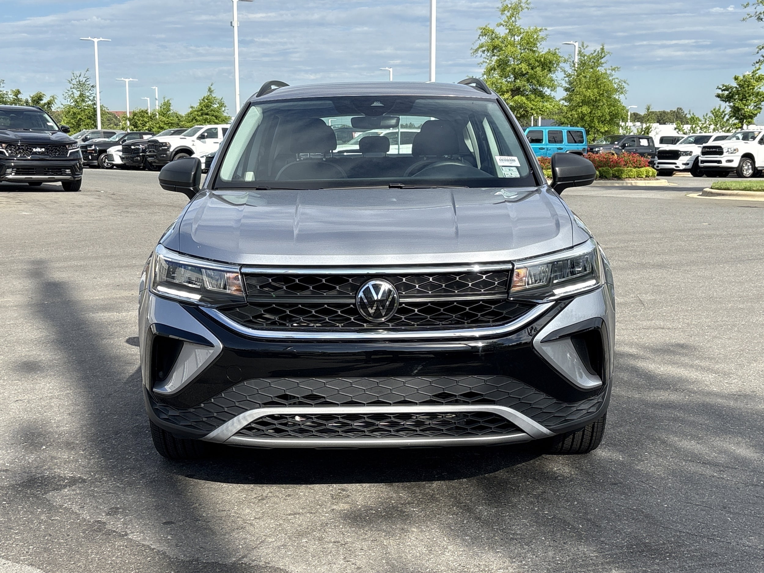 2024 Volkswagen Taos 1.5T S photo 2