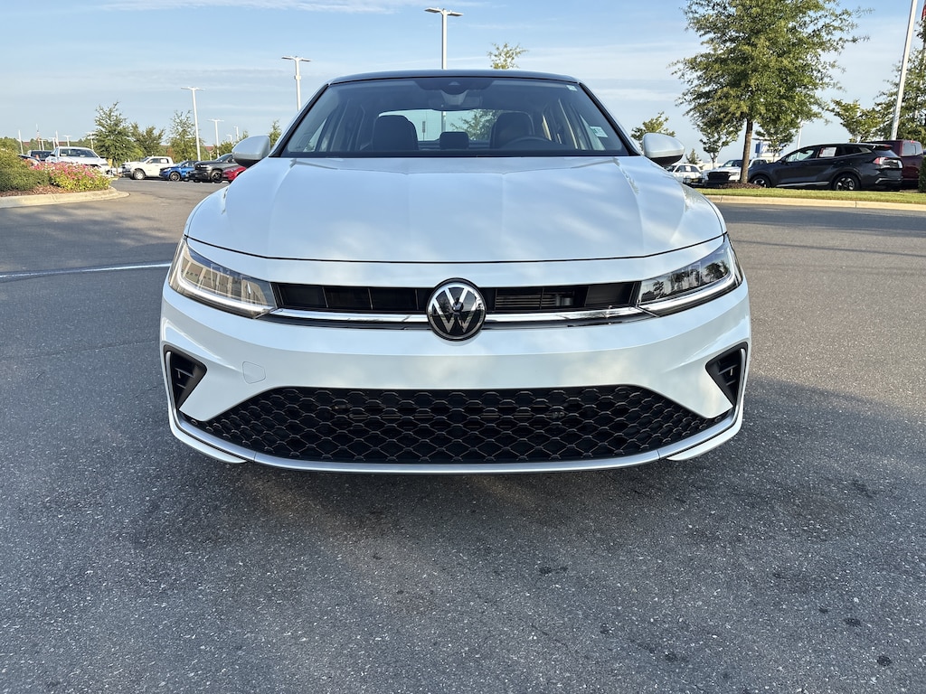Certified 2025 Volkswagen Jetta 1.5T SE Sedan