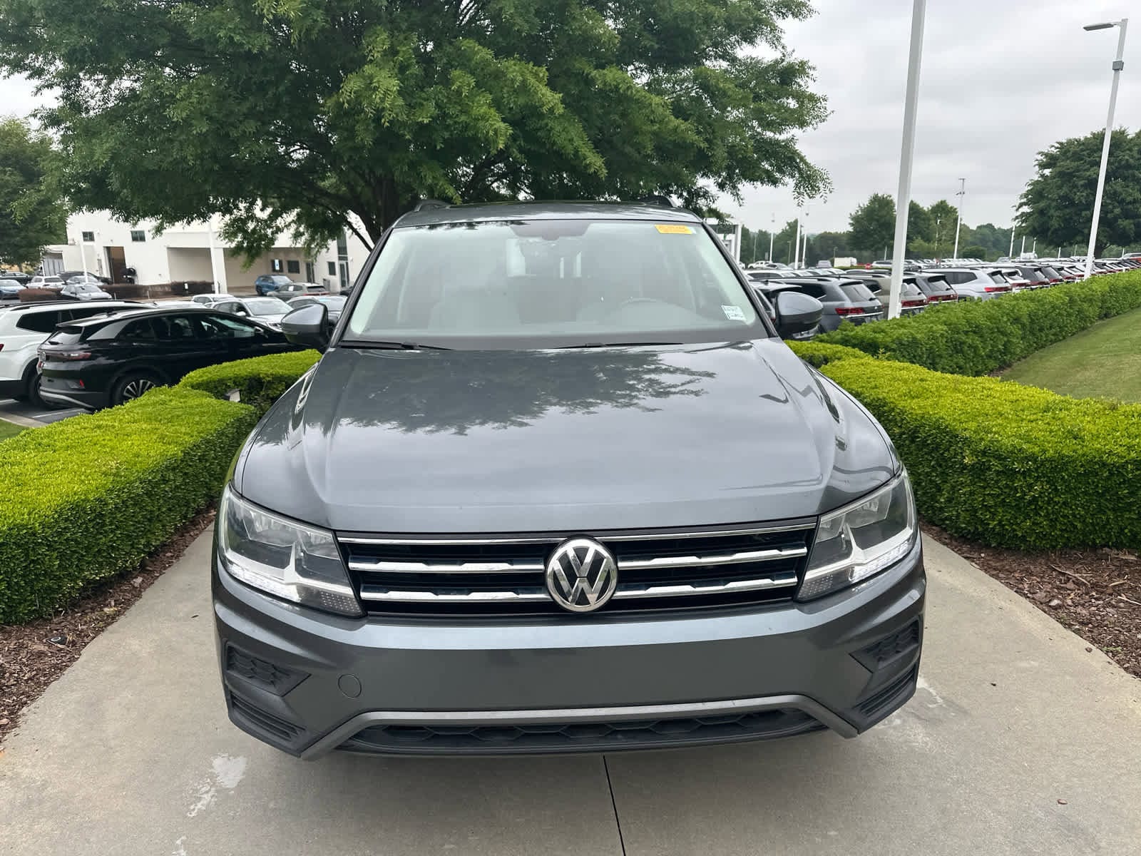 2020 Volkswagen Tiguan 2.0T SE photo 2