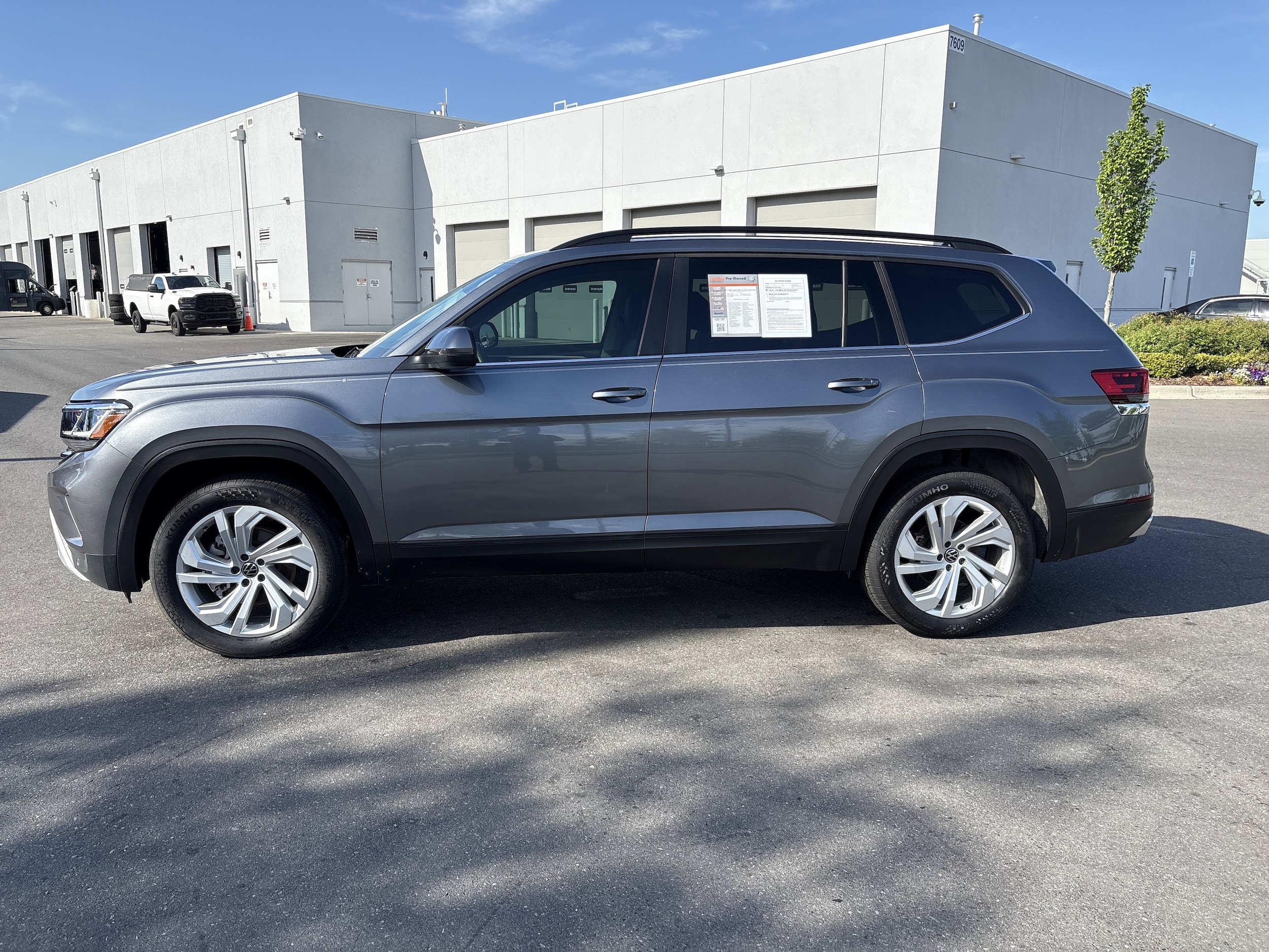 2023 Volkswagen Atlas 2.0T SE w/Technology photo 5