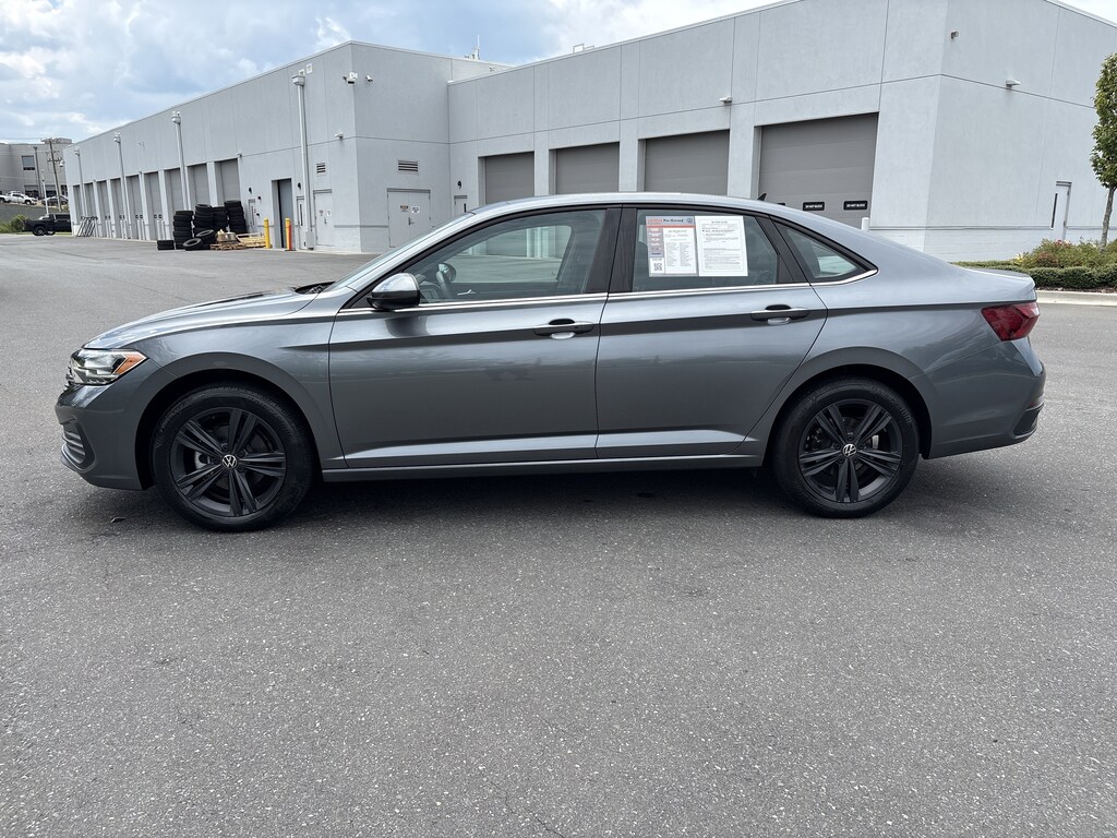 Certified 2022 Volkswagen Jetta 1.5T SE Sedan