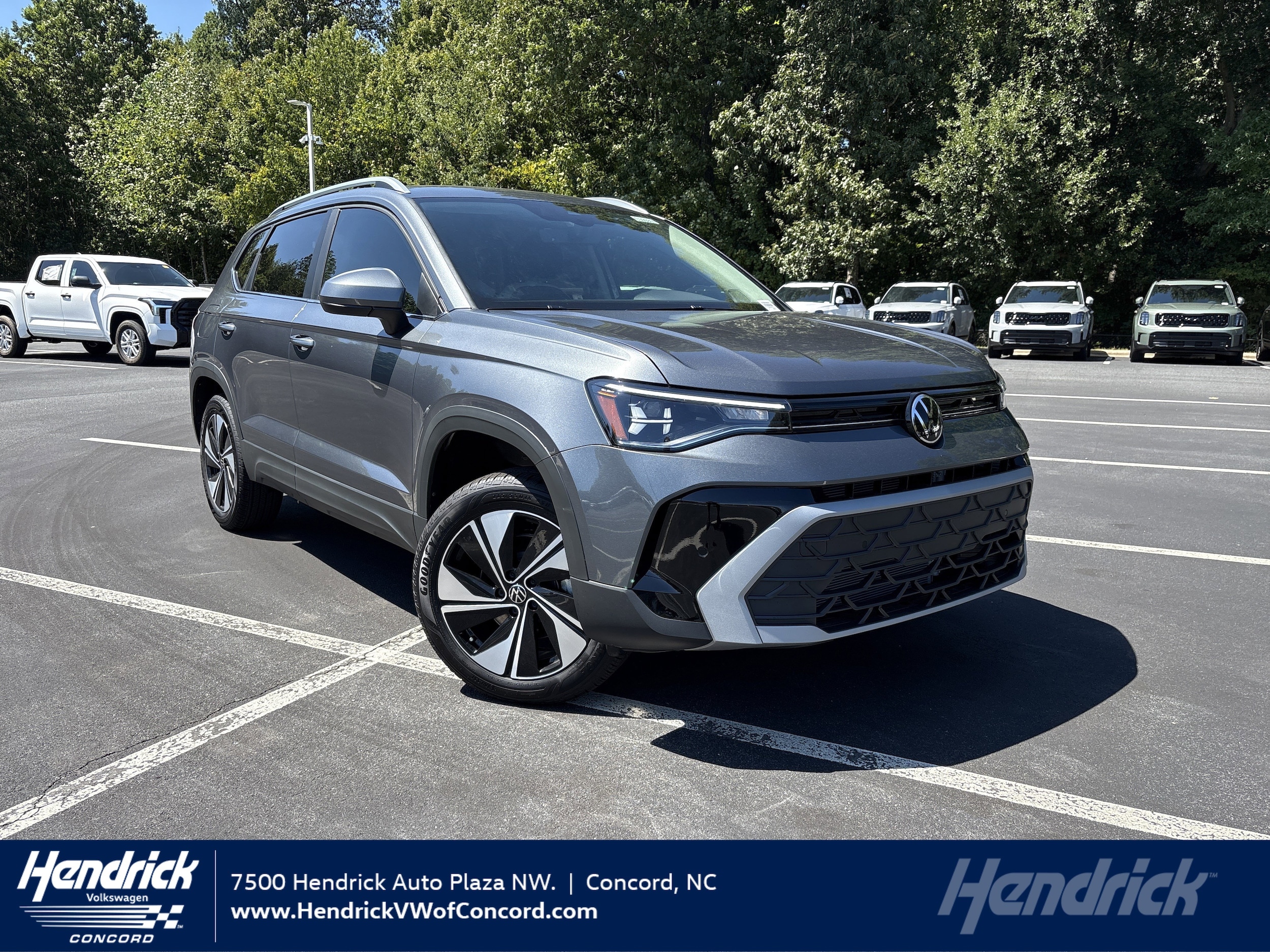 2025 Volkswagen Taos SE's photo