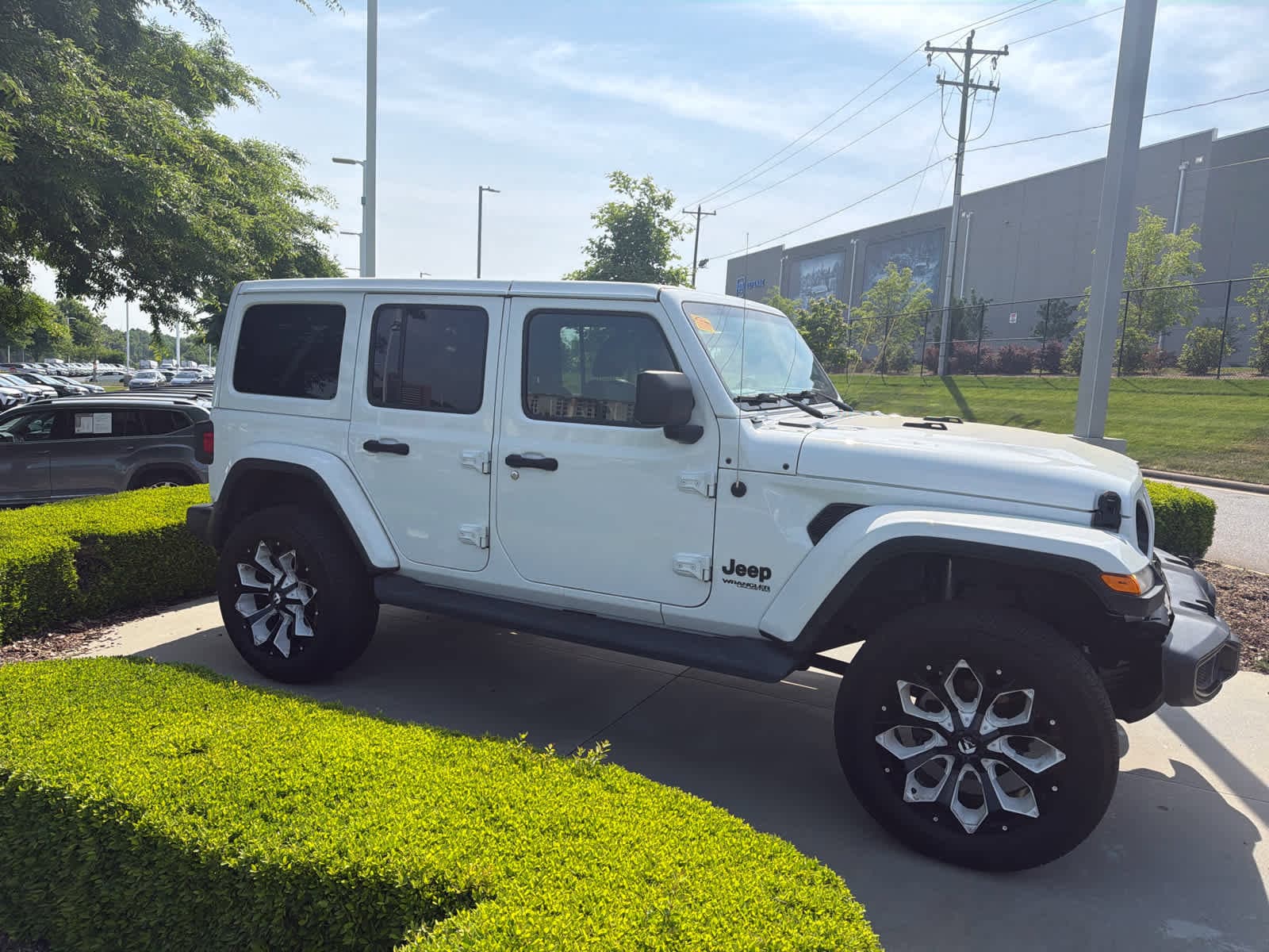 2021 Jeep Wrangler Unlimited Sahara photo 2