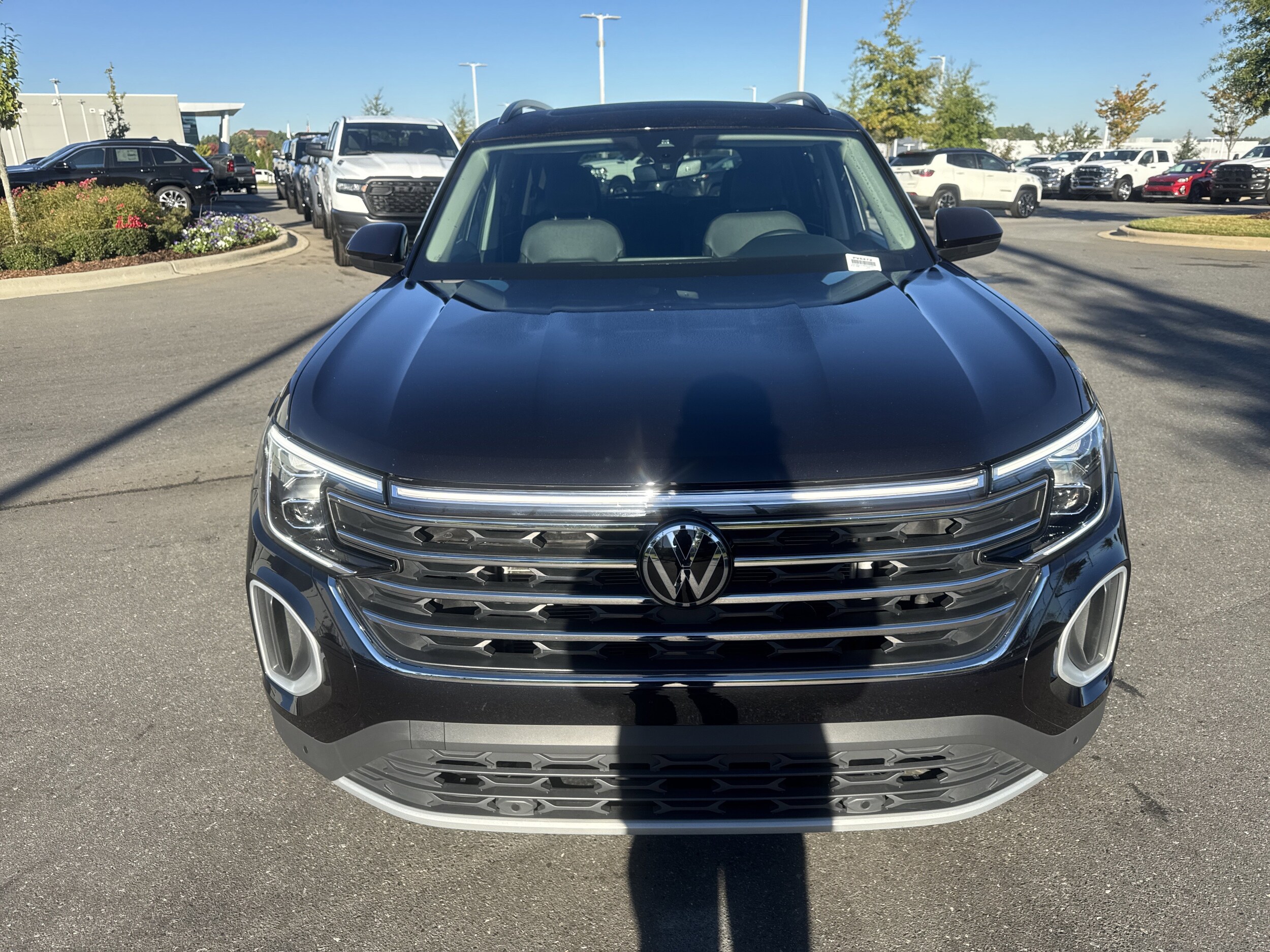 2025 Volkswagen Atlas SE Technology photo 2