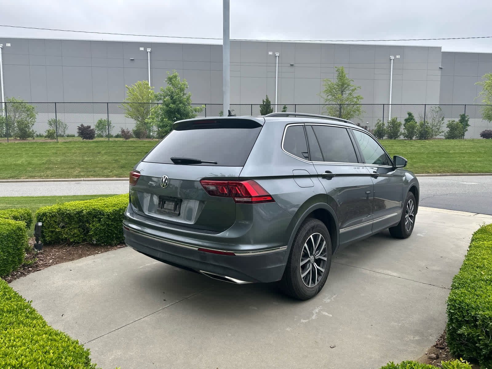 2020 Volkswagen Tiguan 2.0T SE photo 5