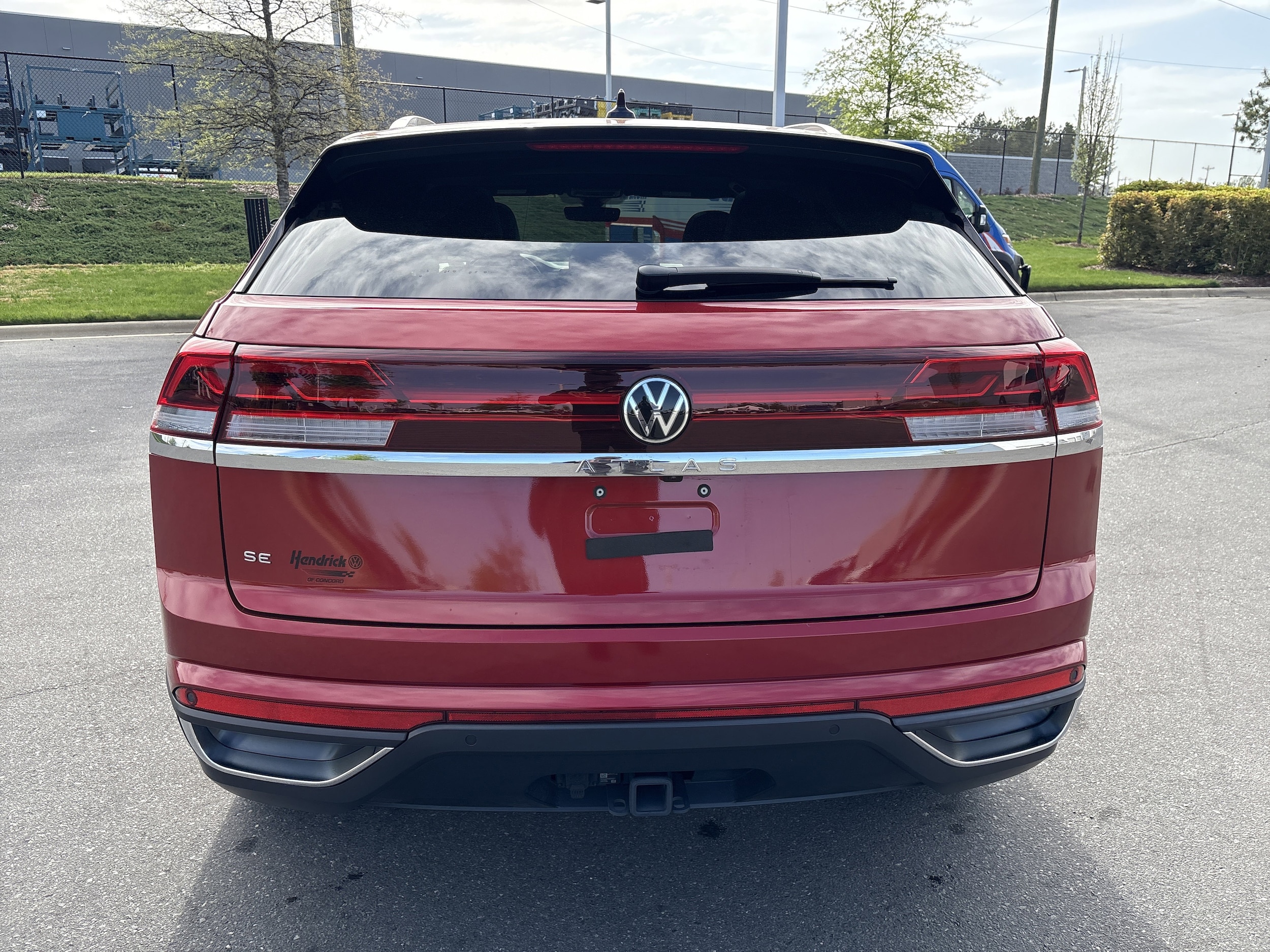 2024 Volkswagen Atlas Cross Sport 2.0T SE w/Technology photo 3