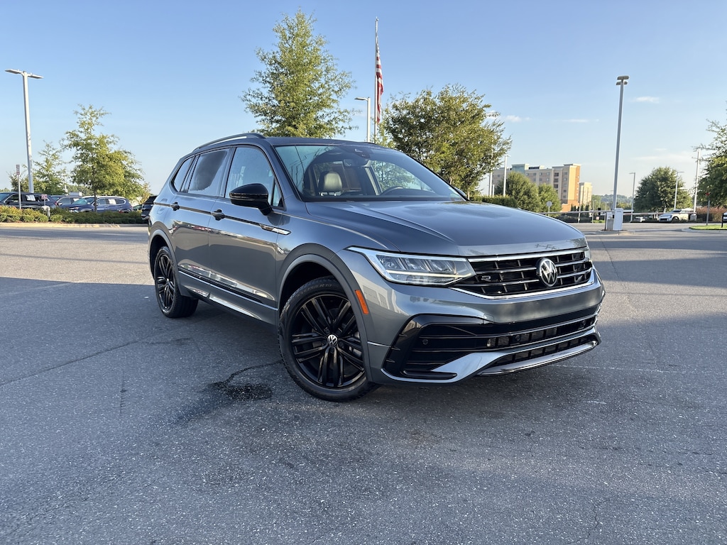 Certified 2022 Volkswagen Tiguan 2.0T SE R-Line Black SUV