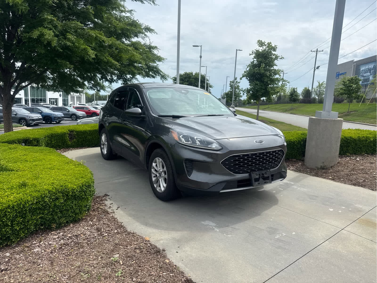 2020 Ford Escape SE photo 2