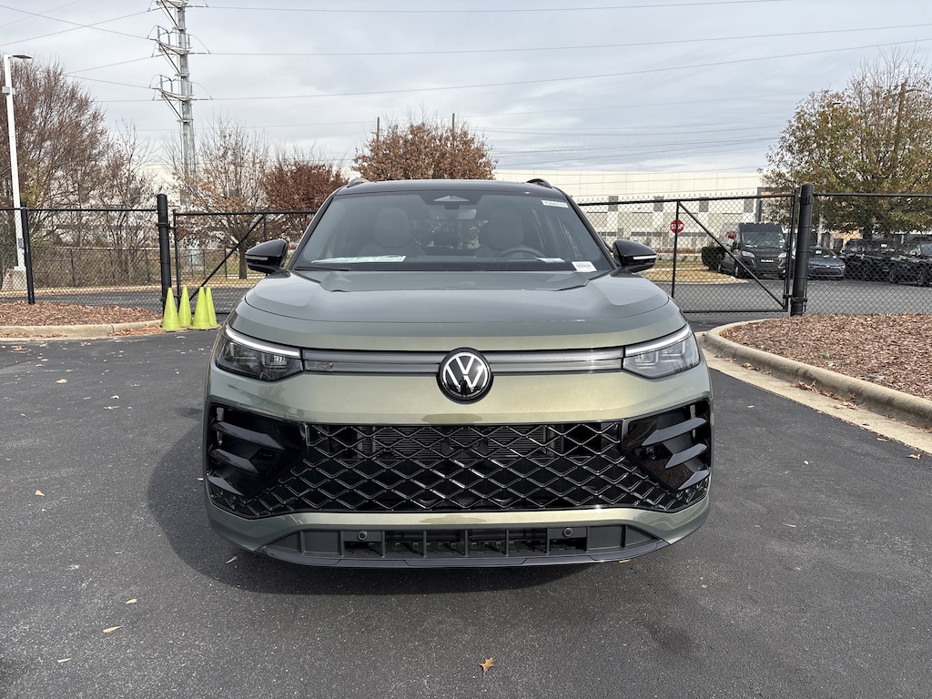 New 2026 Volkswagen Tiguan 2.0T SE R-Line Black SUV