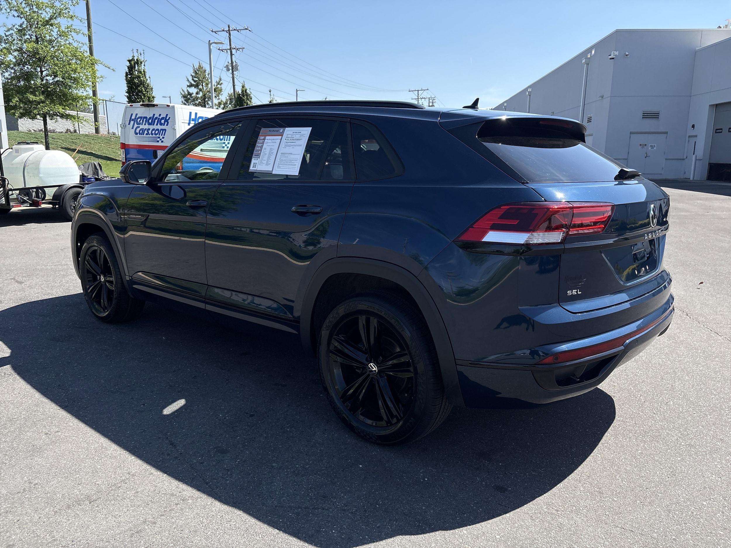 2023 Volkswagen Atlas Cross Sport 2.0T SEL R-Line Black photo 6