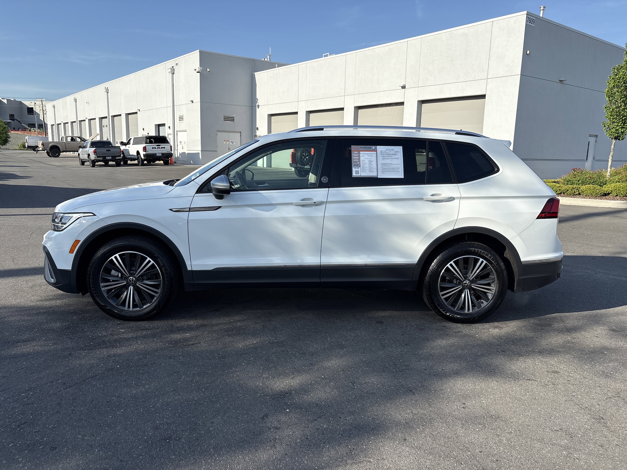 2024 Volkswagen Tiguan 2.0T Wolfsburg Edition photo 5