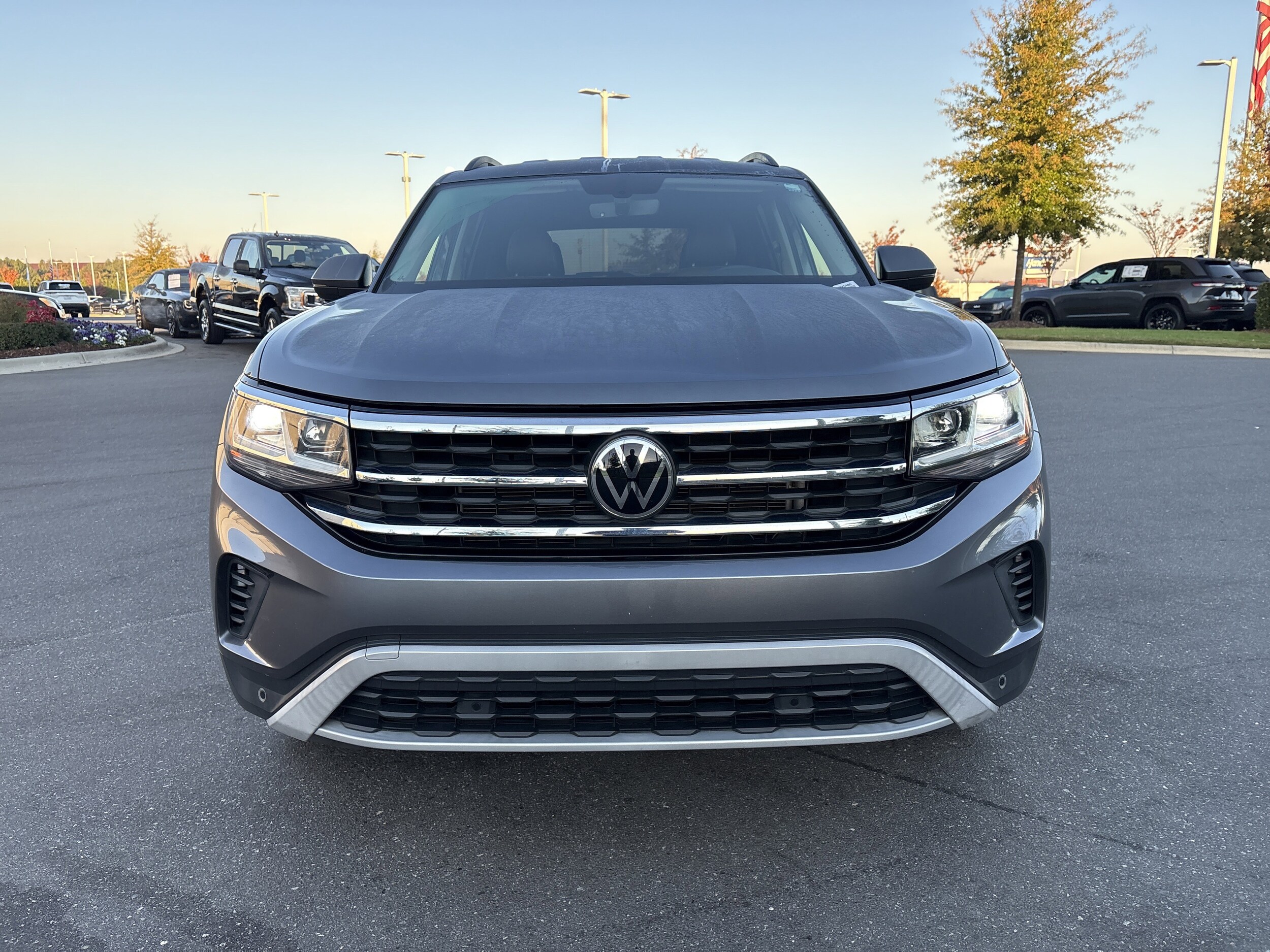 2022 Volkswagen Atlas SE Technology photo 2