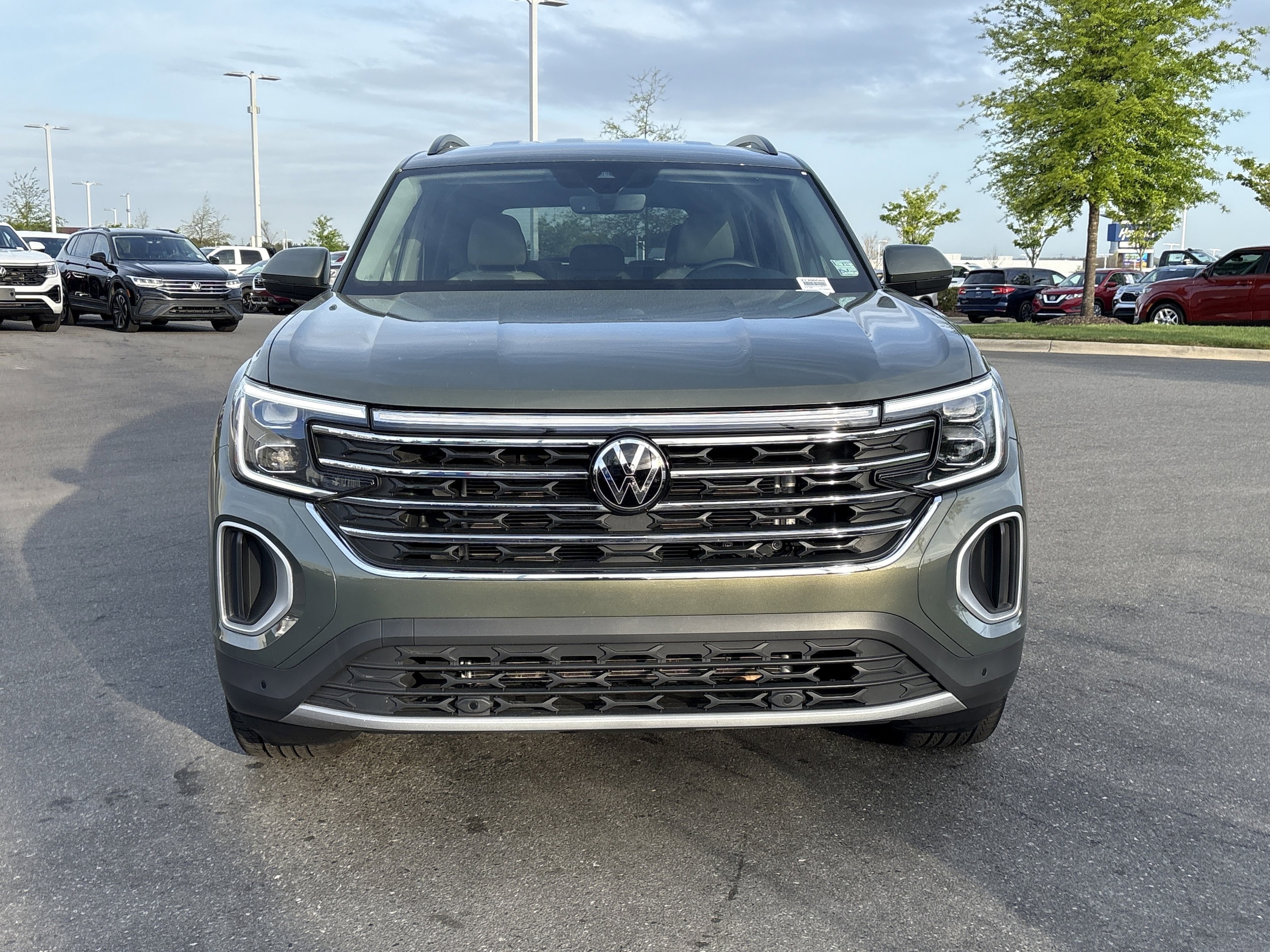 2026 Volkswagen Atlas 2.0T SE w/Technology photo 2