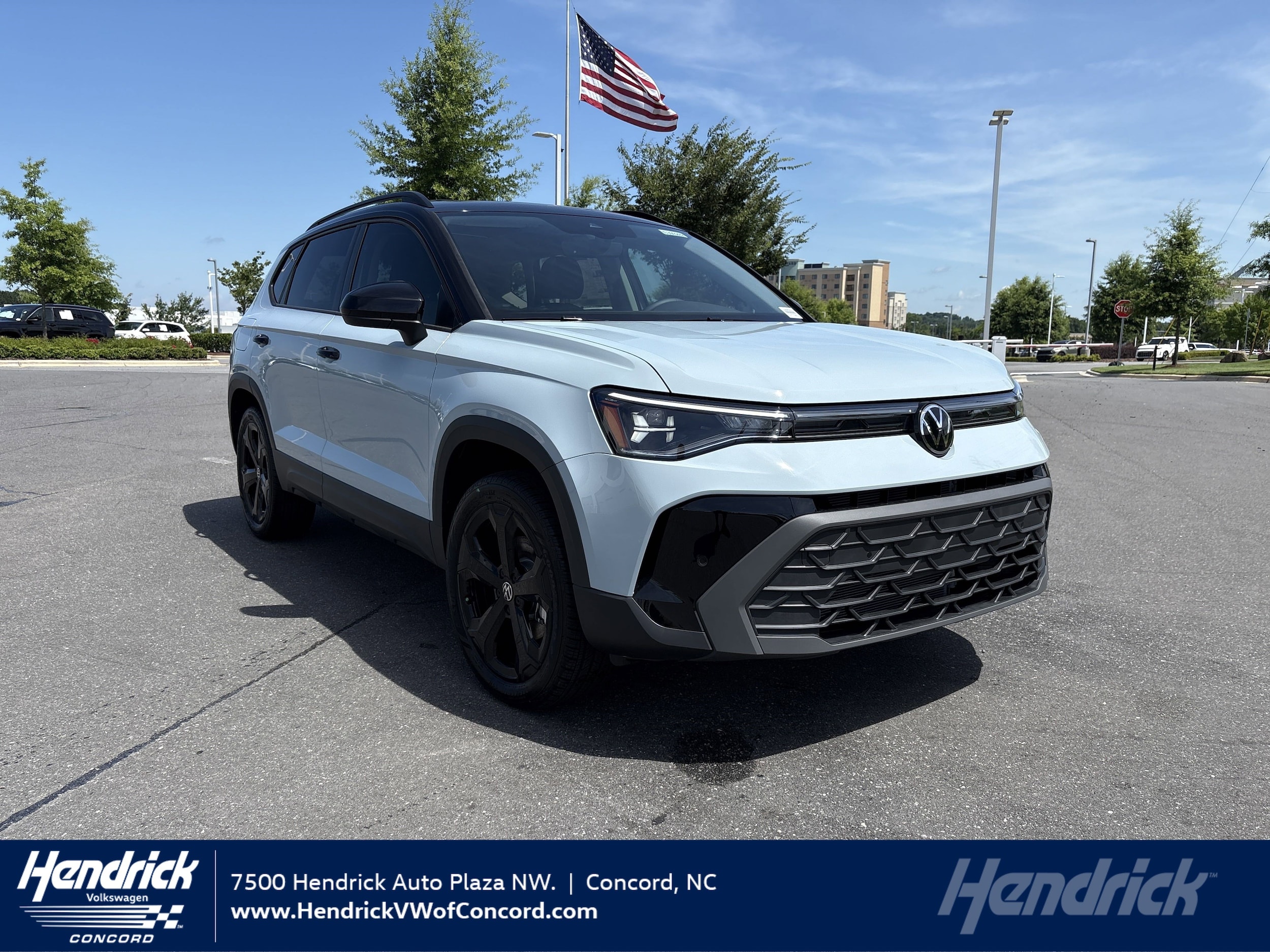 2025 Volkswagen Taos SE Black's photo