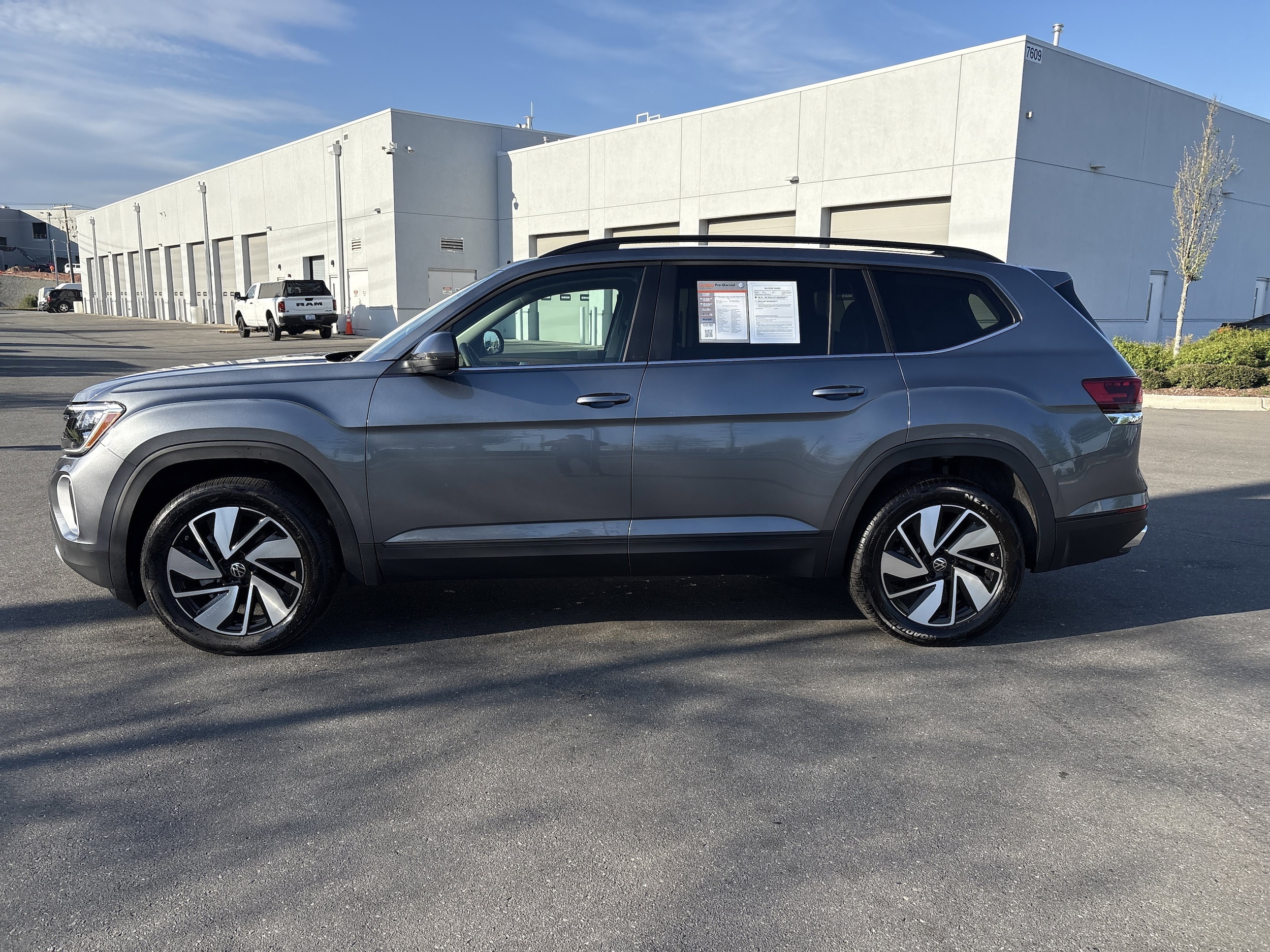 2025 Volkswagen Atlas 2.0T SE w/Technology photo 5