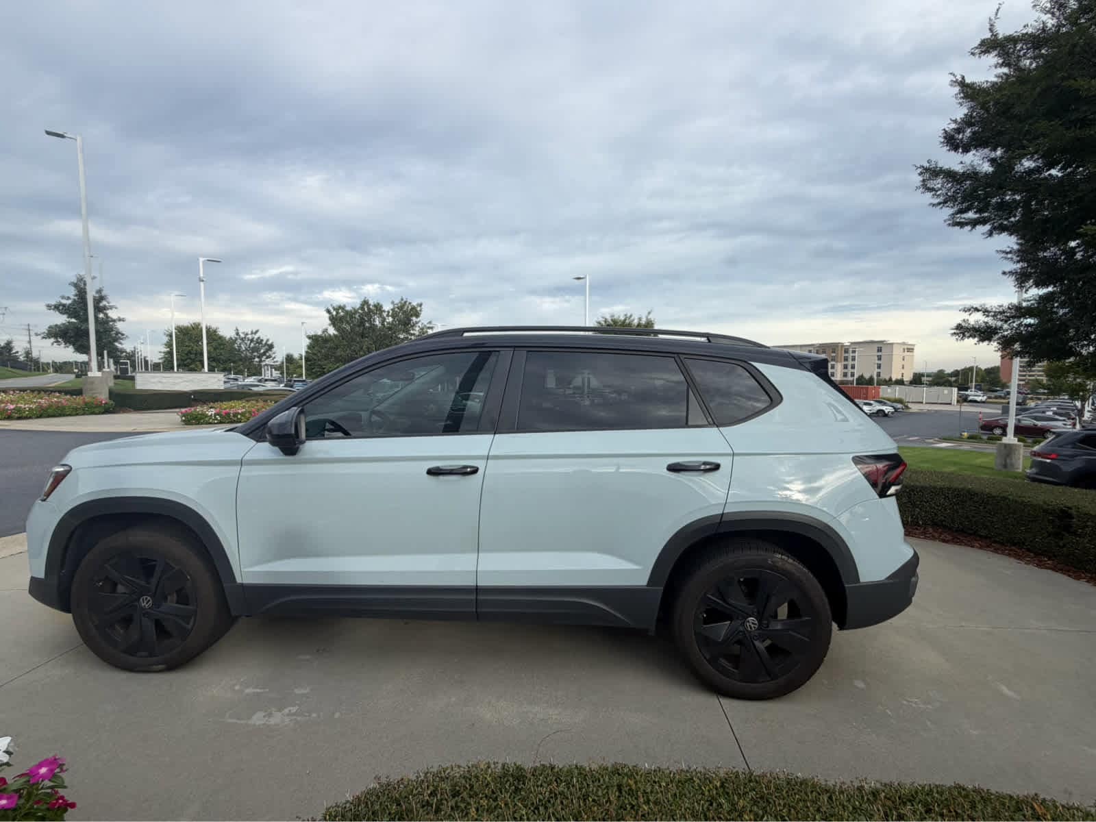 2025 Volkswagen Taos 1.5T SE Black