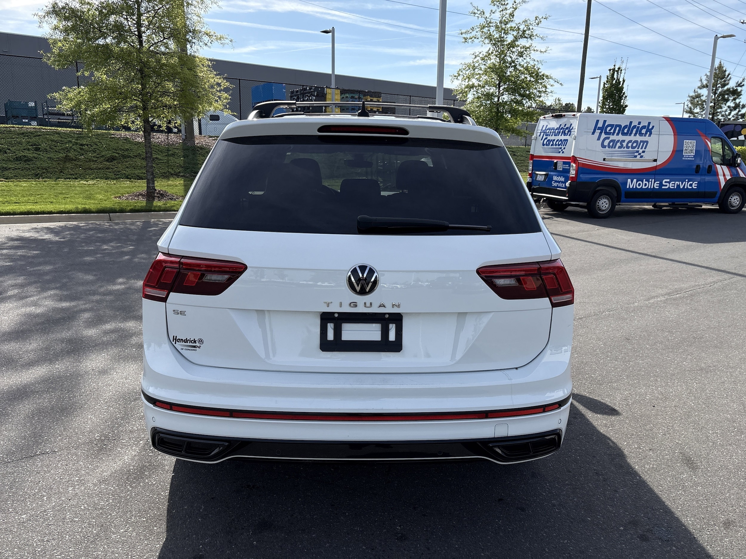 2022 Volkswagen Tiguan 2.0T SE R-Line Black photo 3