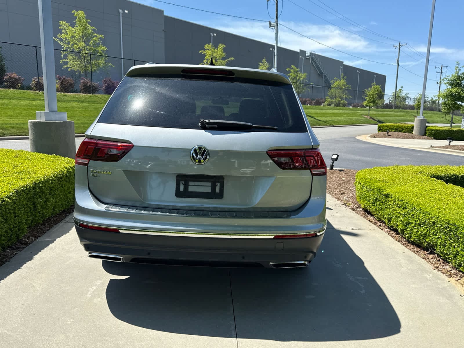2019 Volkswagen Tiguan 2.0T SEL photo 6