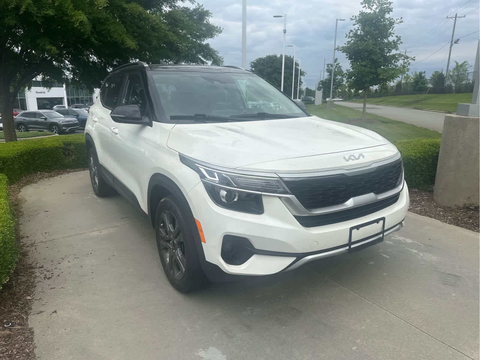 2022 Kia Seltos S photo 2