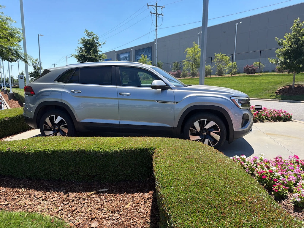 Used 2024 Volkswagen Atlas Cross Sport 2.0T SE w/Technology SUV