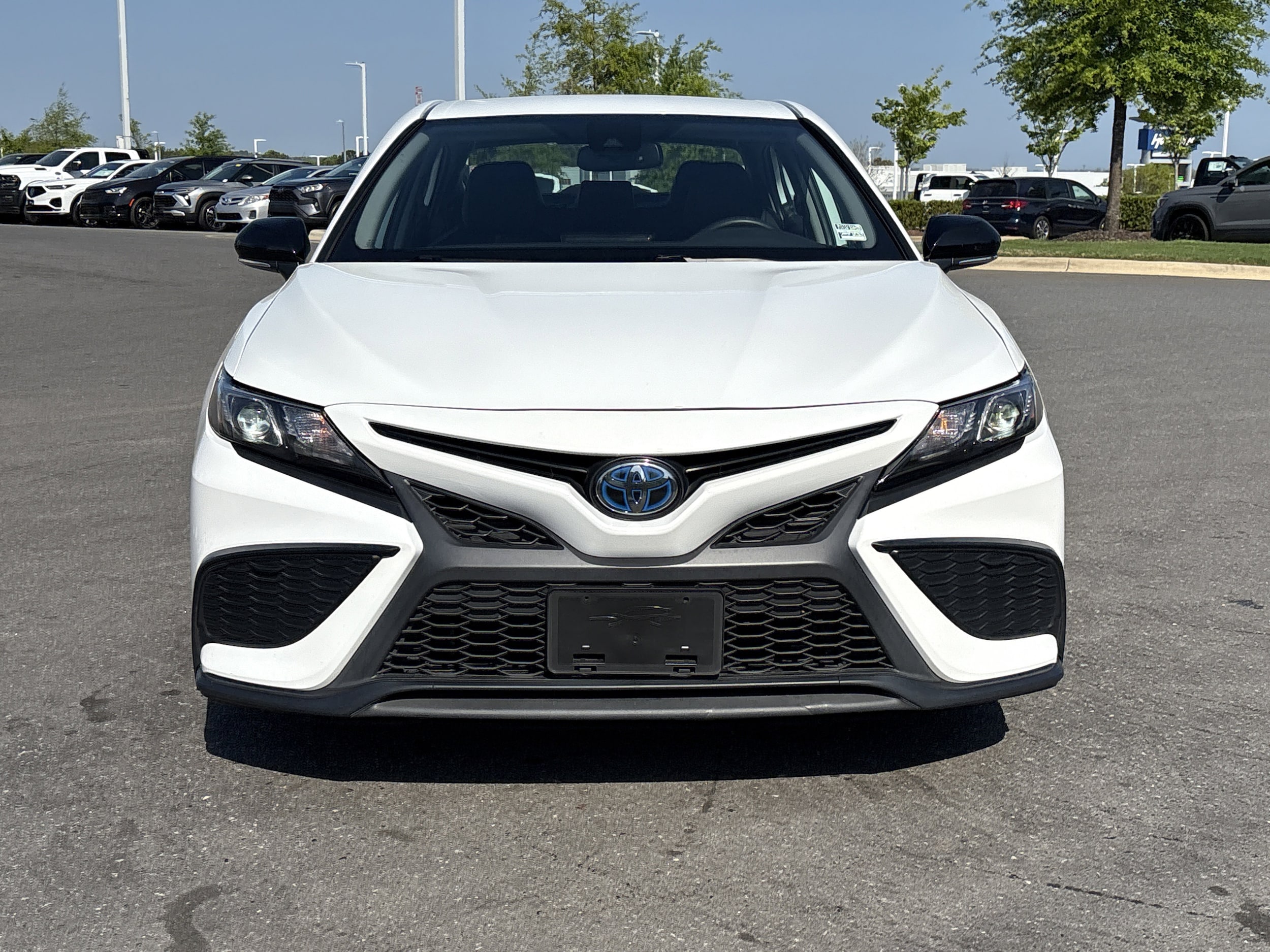 2023 Toyota Camry Hybrid SE photo 2