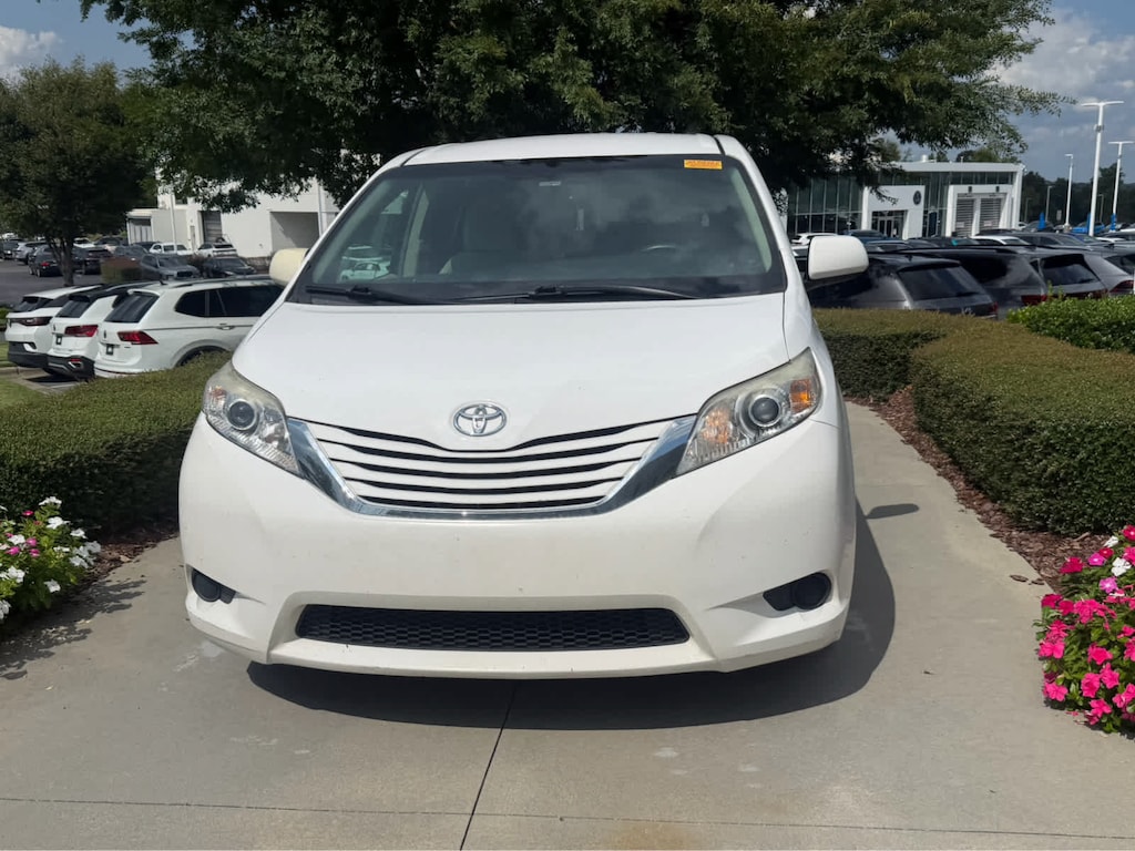Used 2017 Toyota Sienna LE 8 Passenger Van