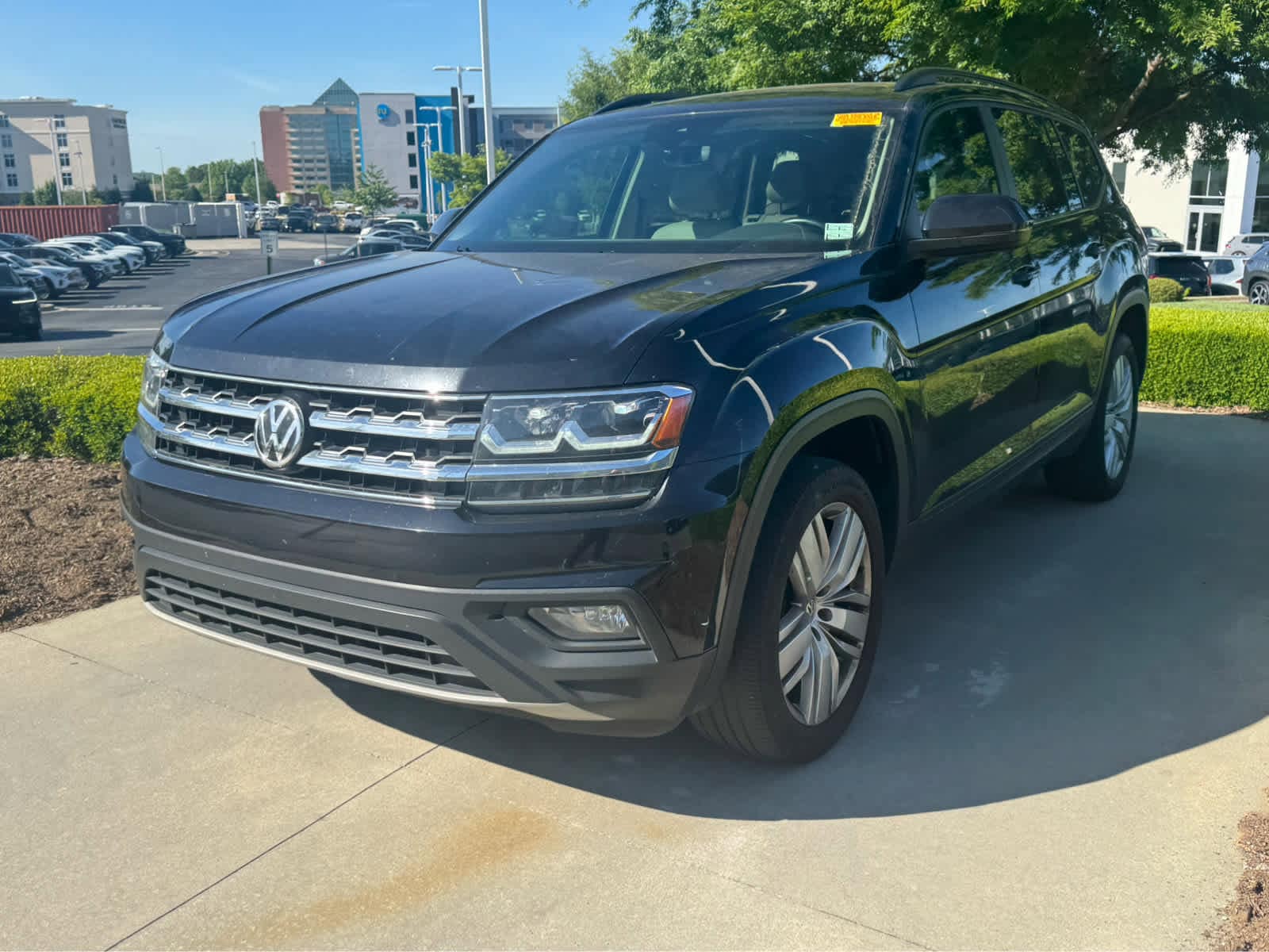 2020 Volkswagen Atlas 2.0T SE w/Technology photo 2