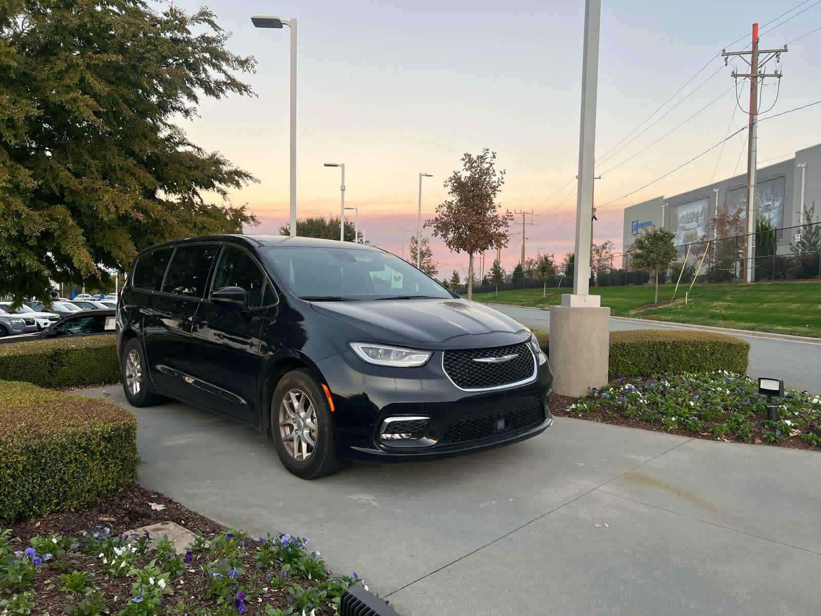 Used 2025 Chrysler Pacifica Select Van Passenger Van