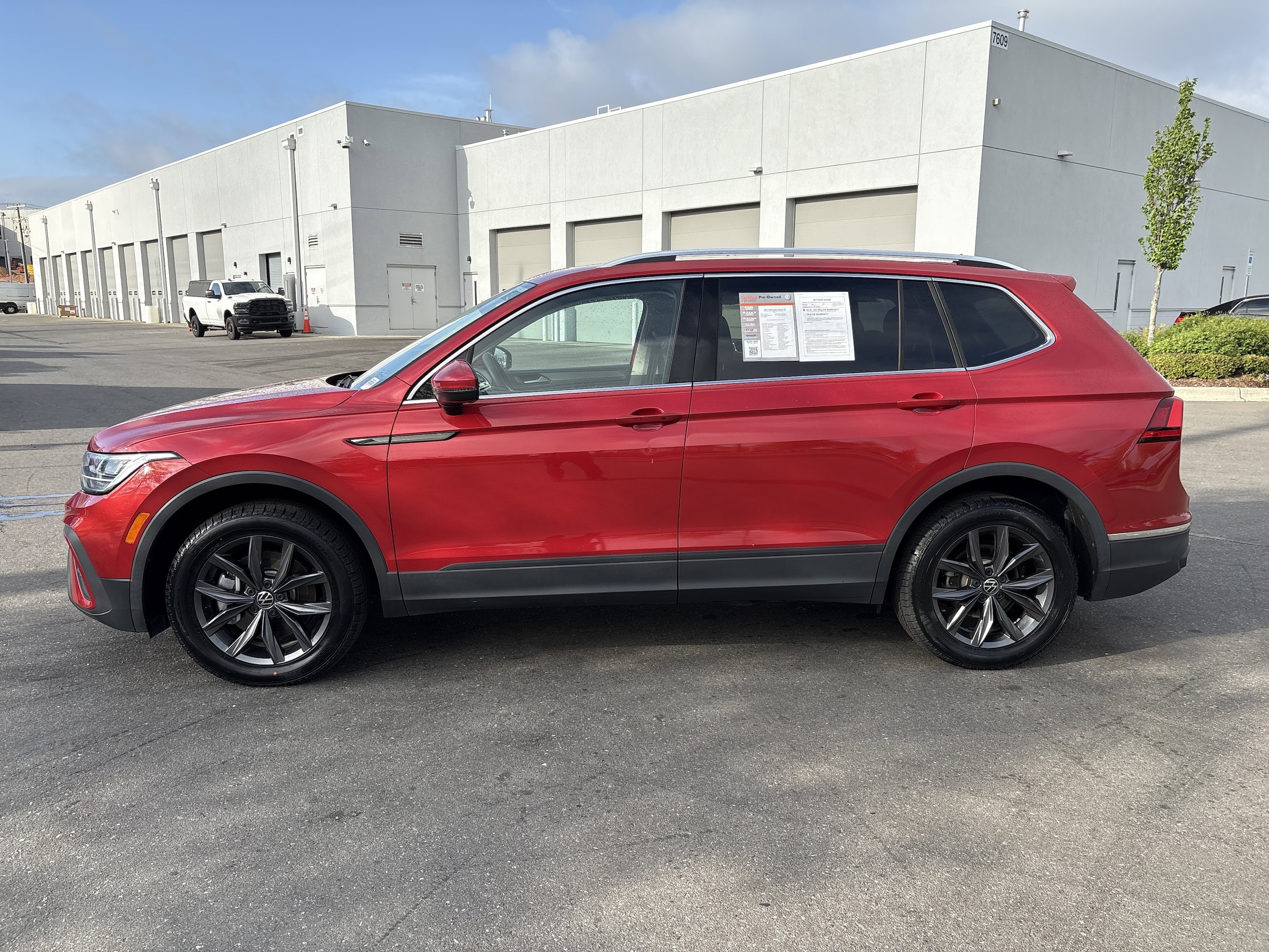 2023 Volkswagen Tiguan 2.0T SE photo 5