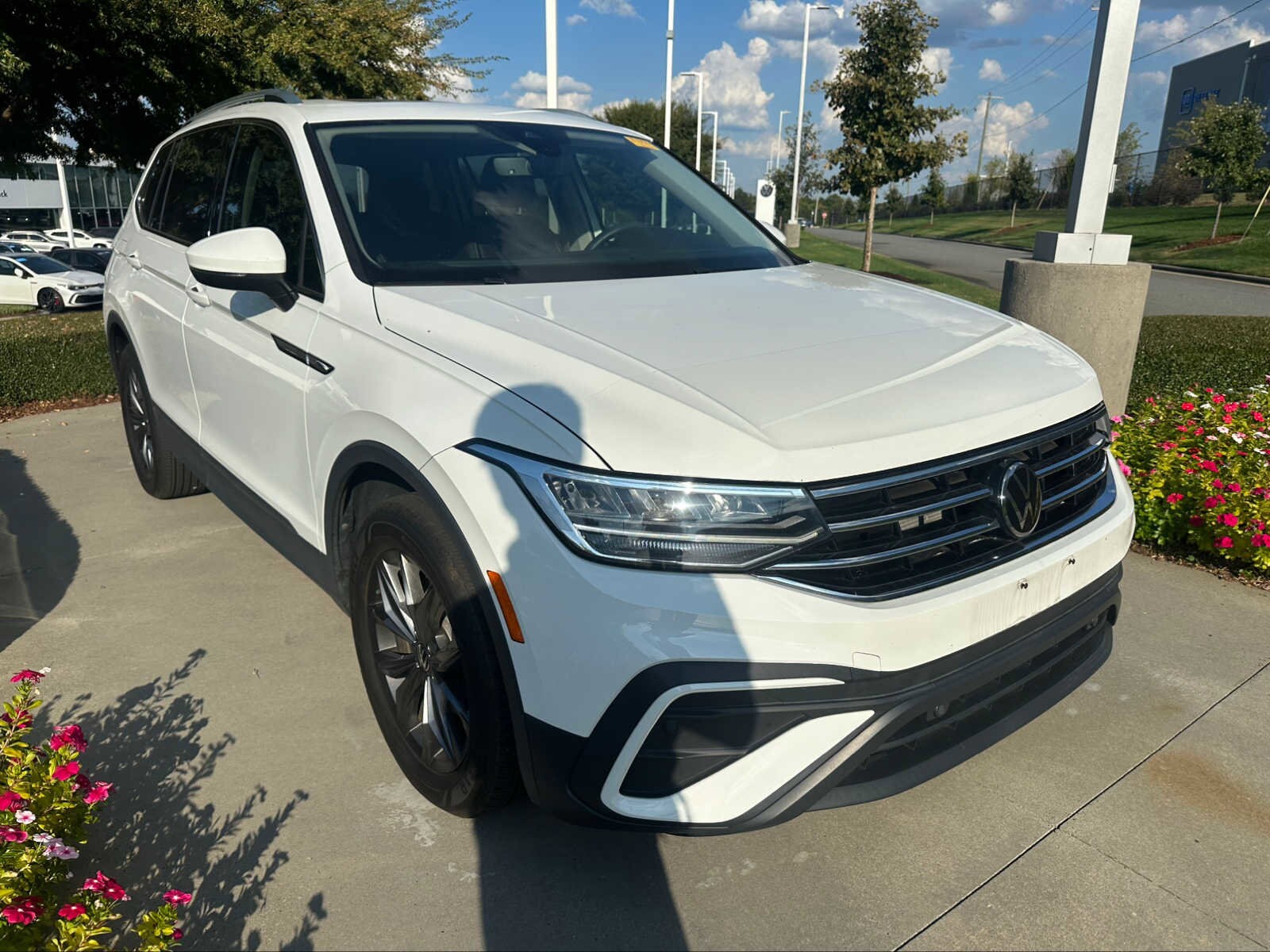 2022 Volkswagen Tiguan SE photo 2