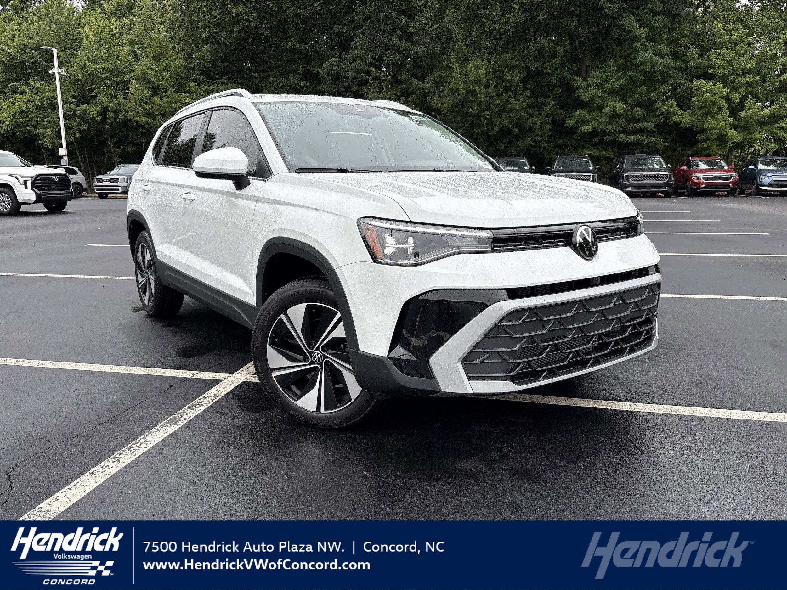 2025 Volkswagen Taos SE's photo