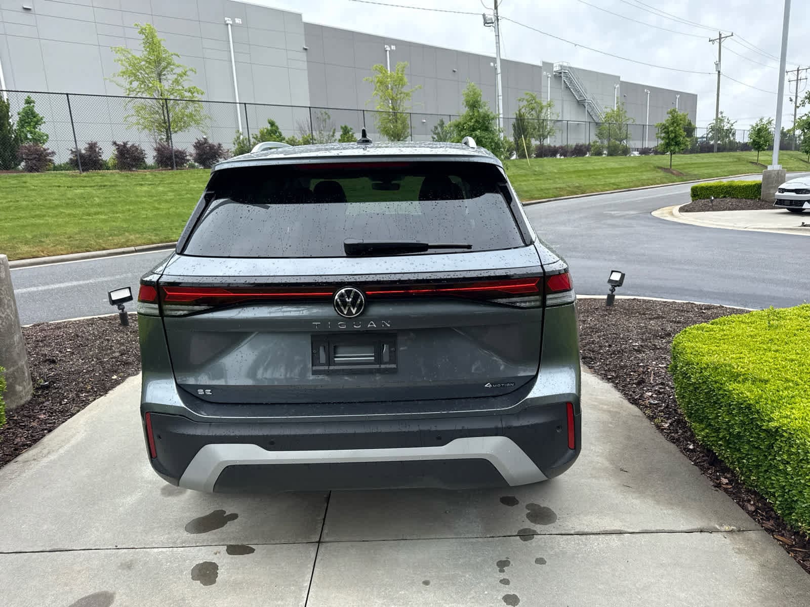 2025 Volkswagen Tiguan 2.0T SE photo 5