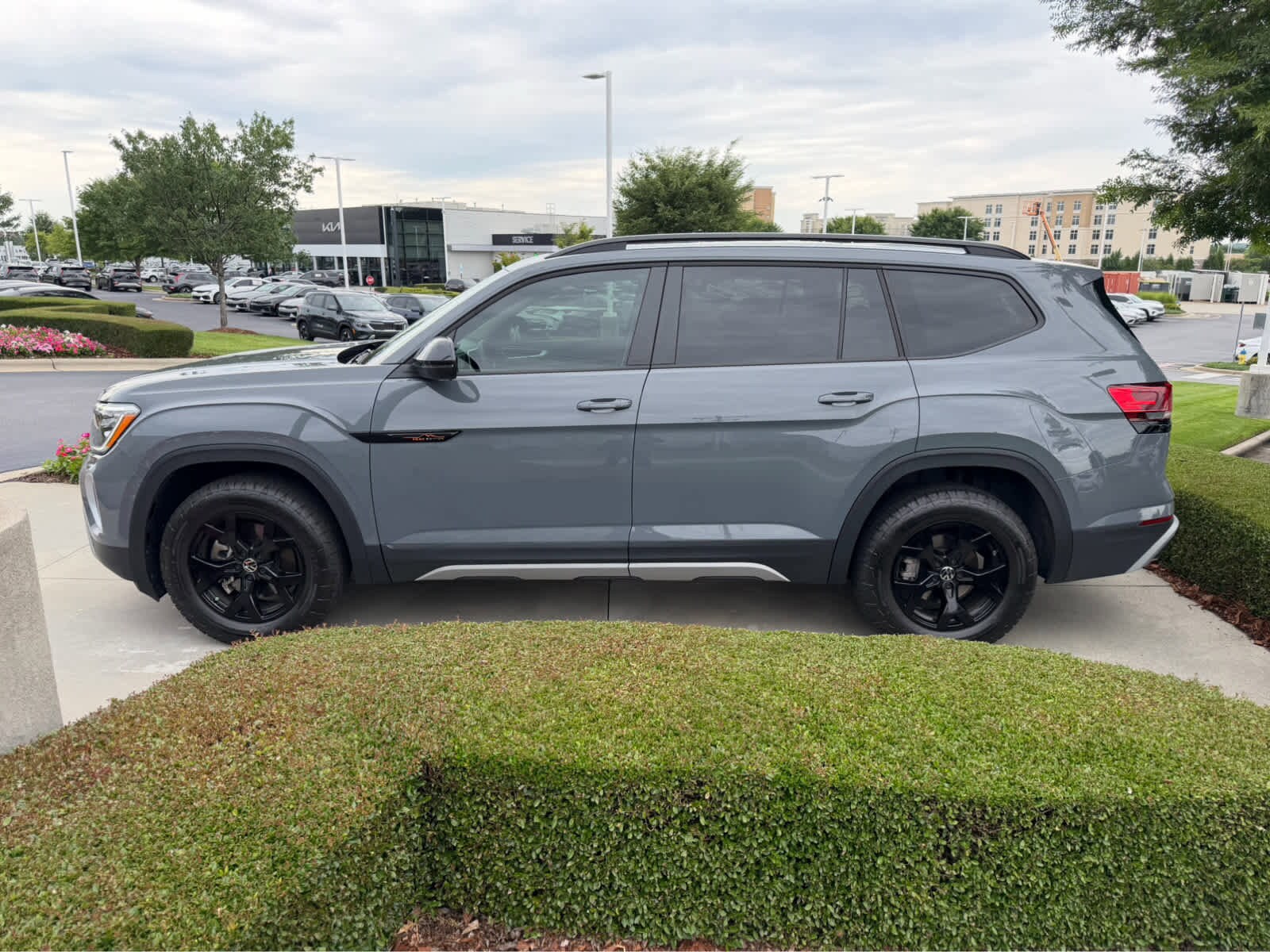 Volkswagen Atlas 2.0T Peak Edition SE W/Technology