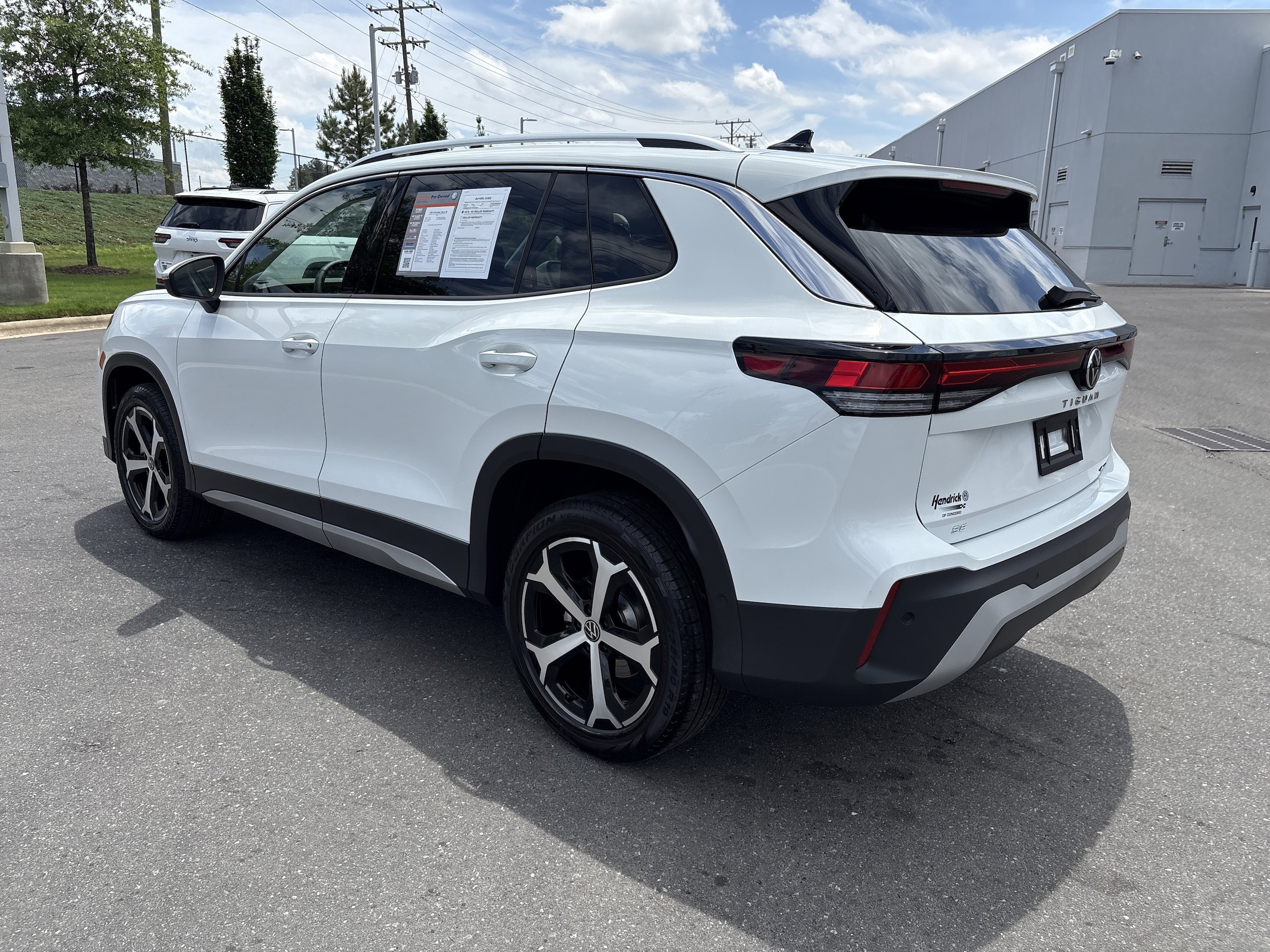 2025 Volkswagen Tiguan 2.0T SE photo 5